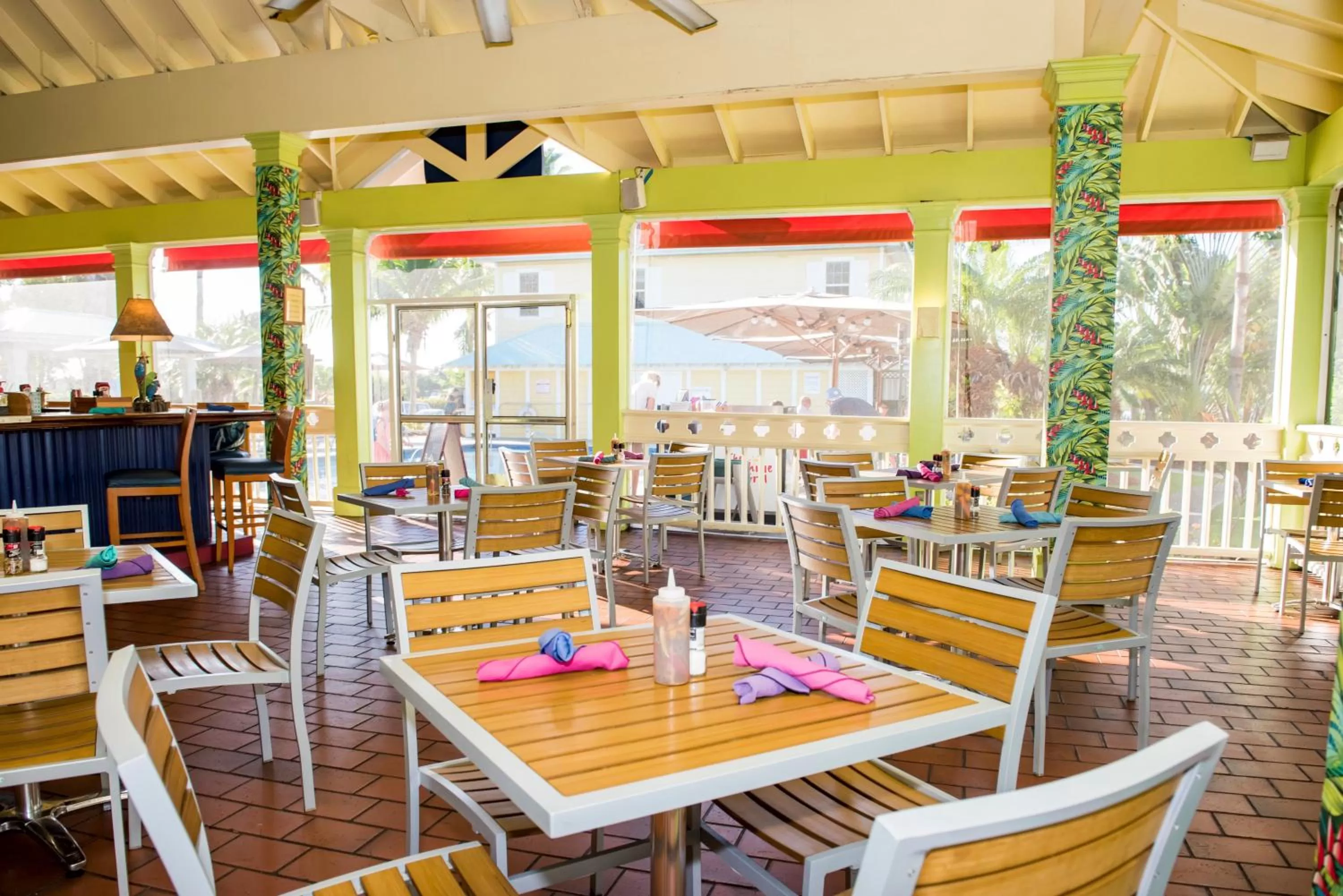 Restaurant/places to eat in Sunshine Suites Resort