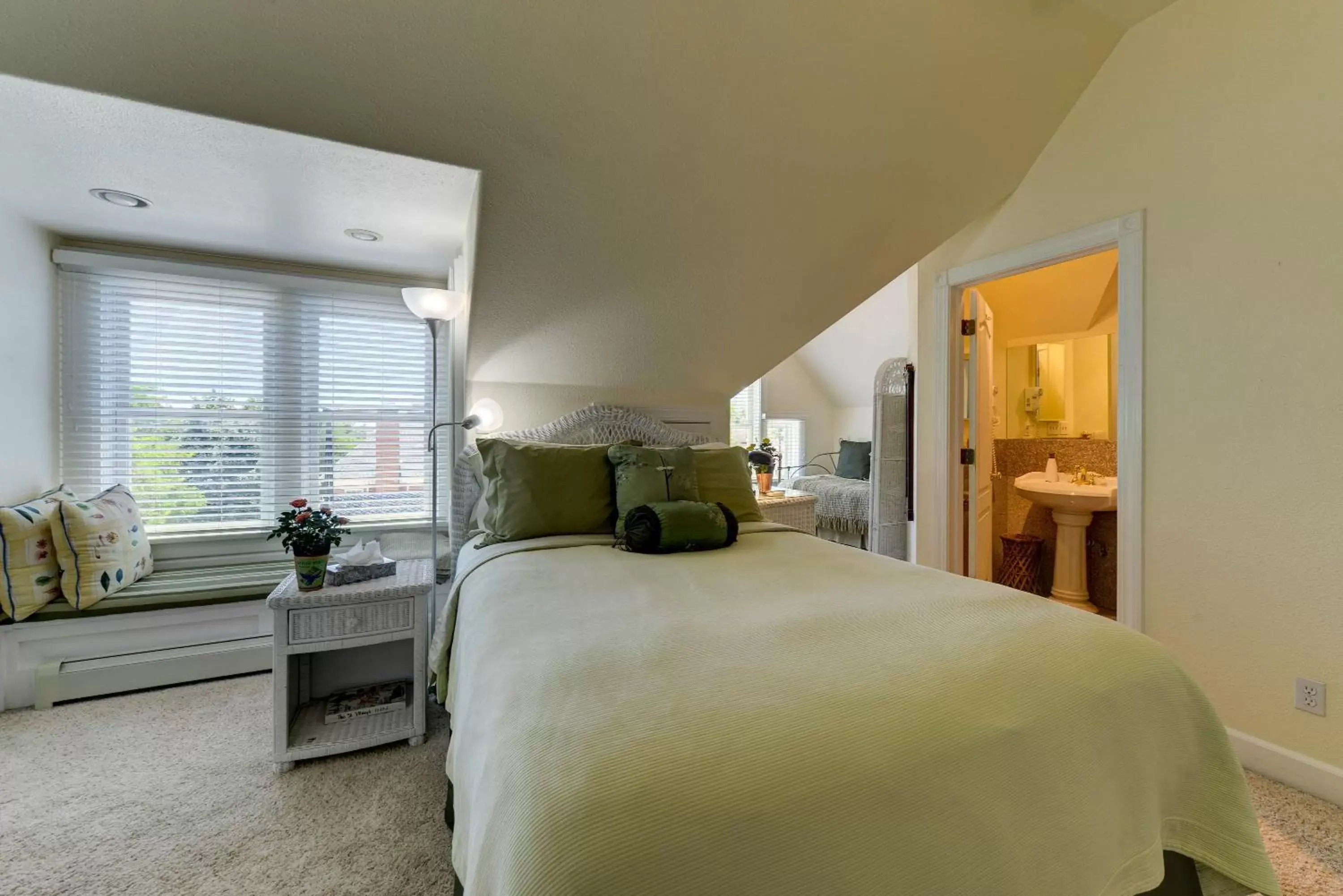 Queen Room in The St. Mary's Inn, Bed and Breakfast Queen Room in The St. Mary's Inn, Bed and Breakfast