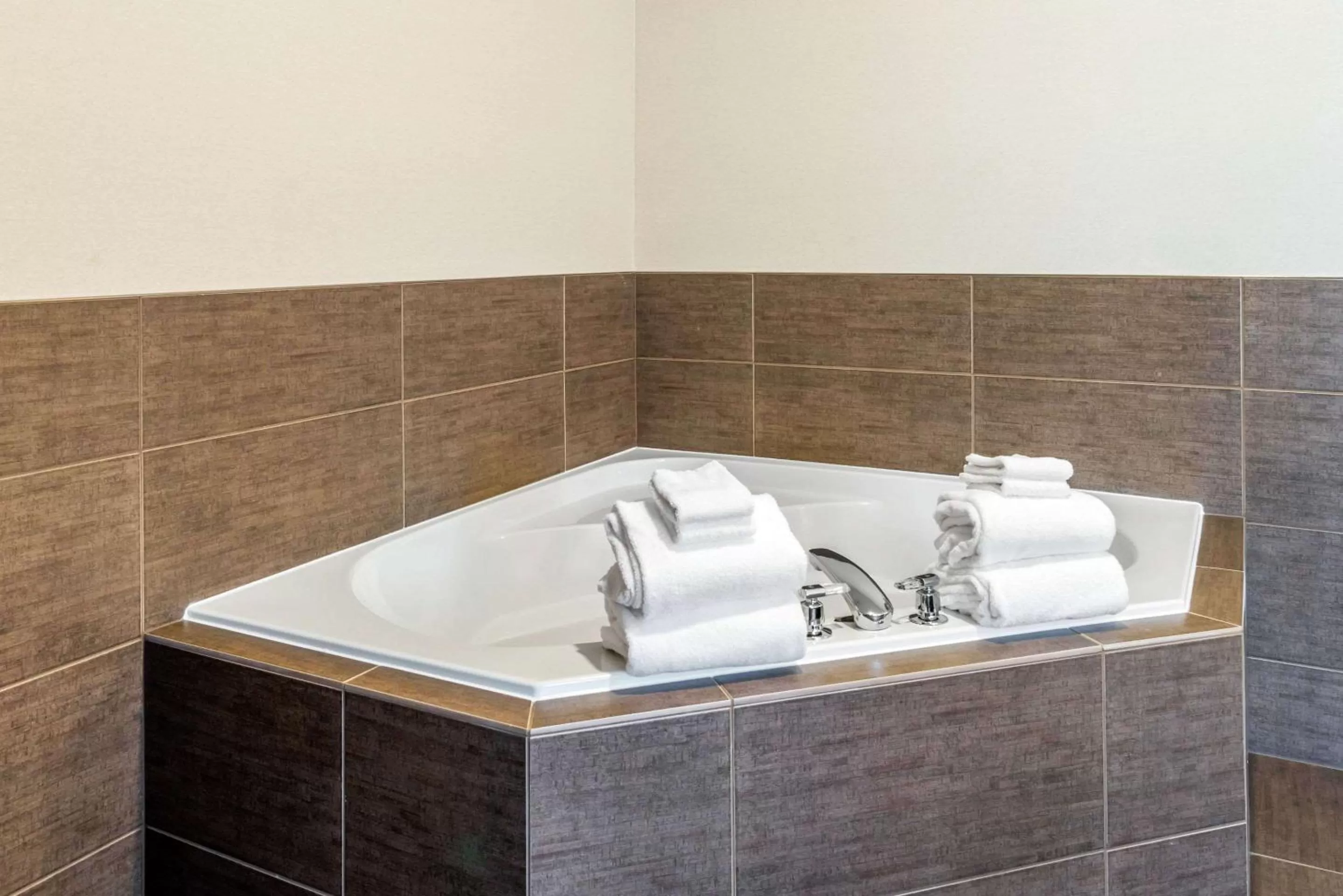 Photo of the whole room in Comfort Suites Yakima