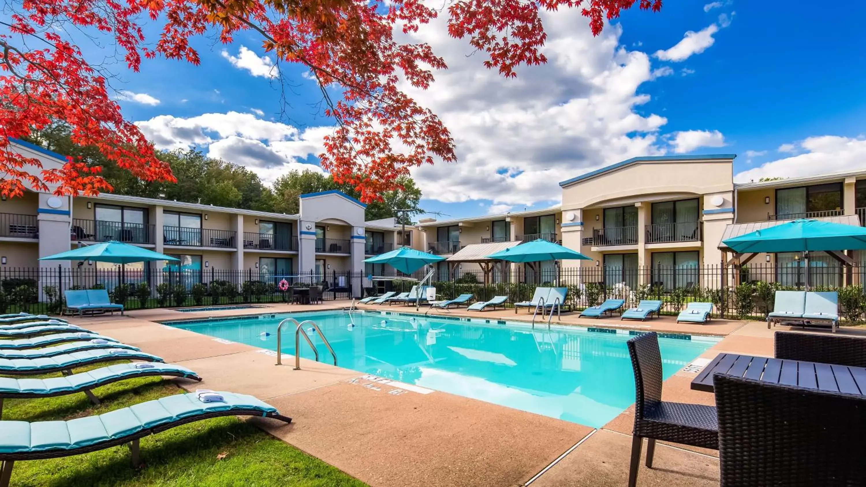 Activities, Swimming Pool in The Hub Middletown Red Bank- Best Western Signature Collection