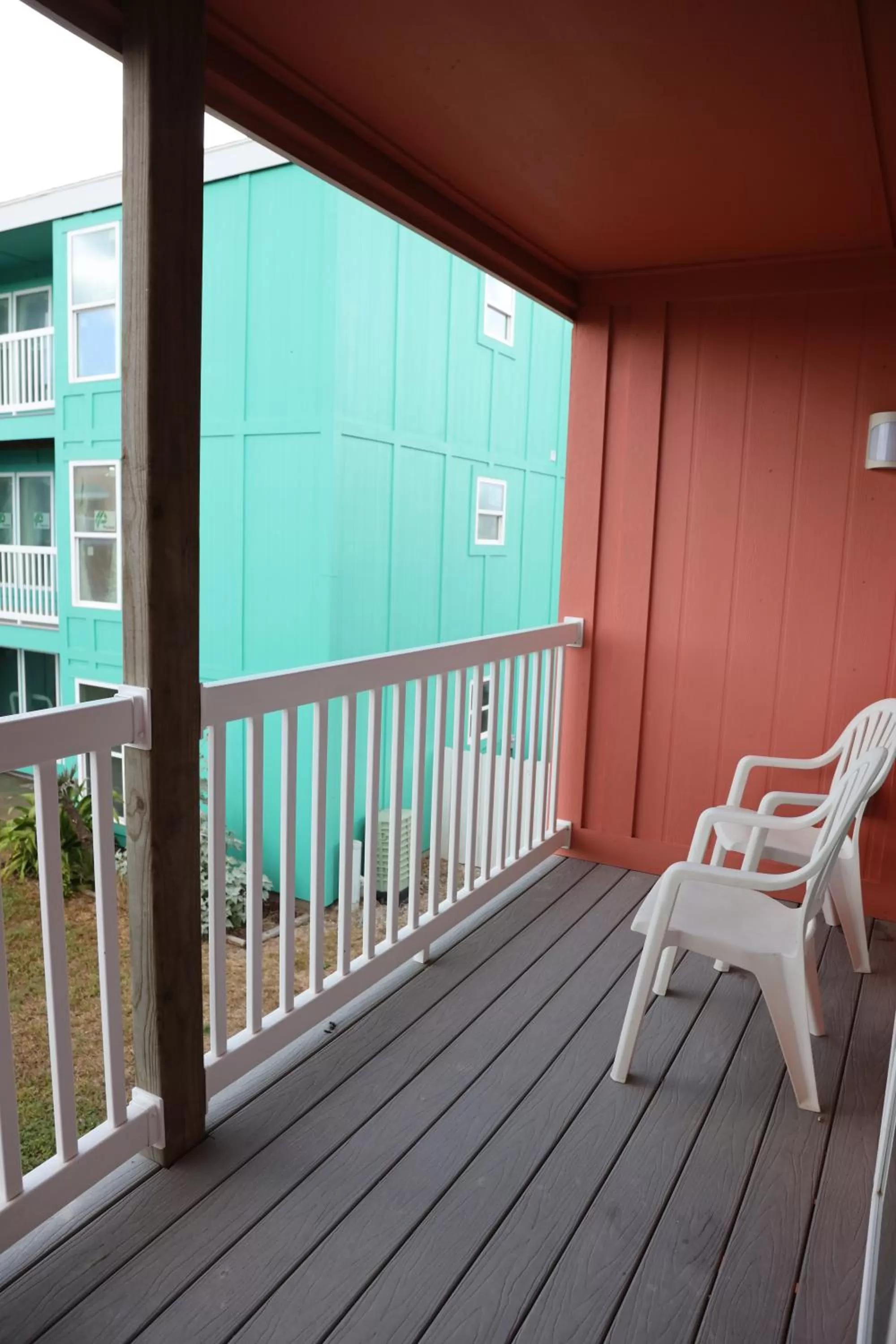 Decorative detail in Executive Keys Condominiums on the Beach
