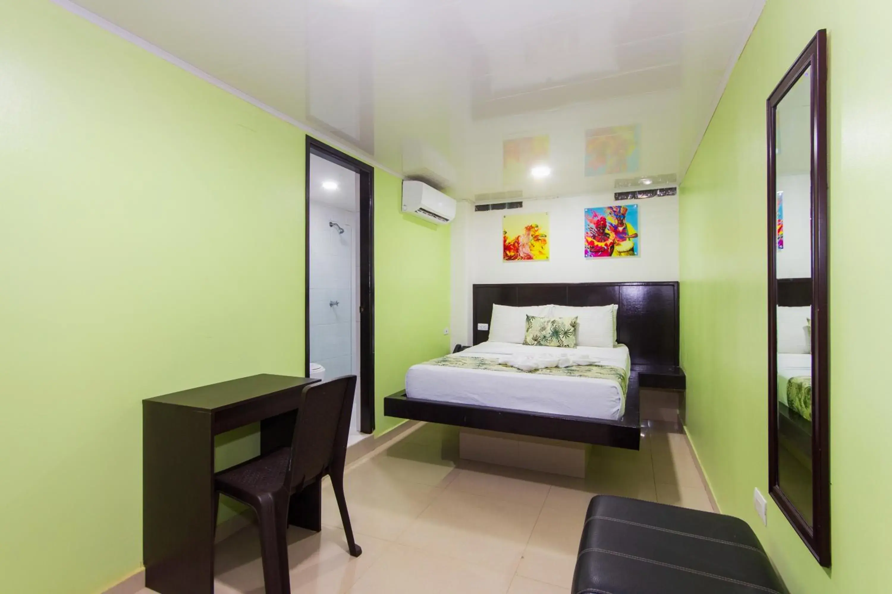 Bed in Hotel Marina Suites By GEH Suites