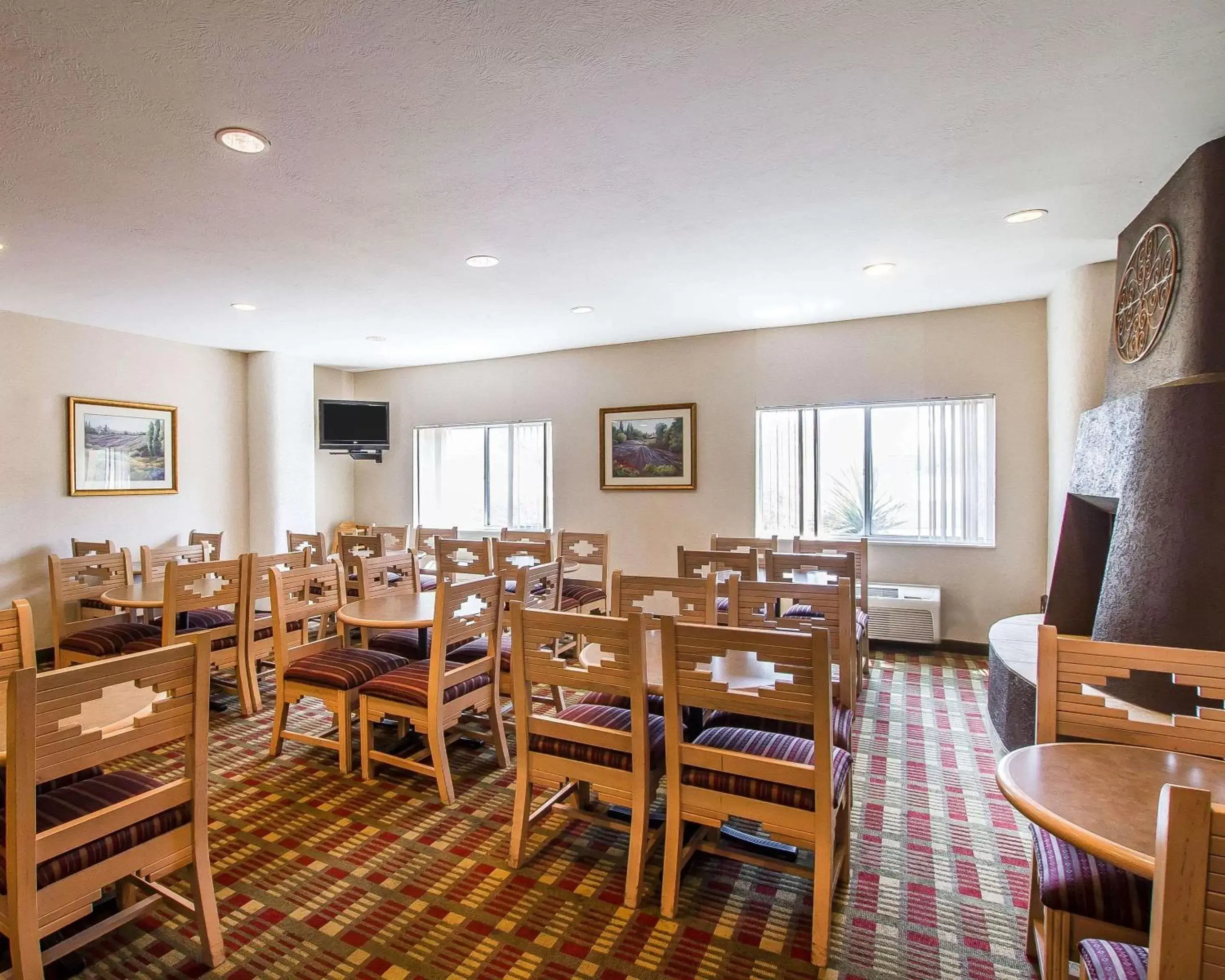 Restaurant/Places to Eat in Comfort Suites Peoria Sports Complex