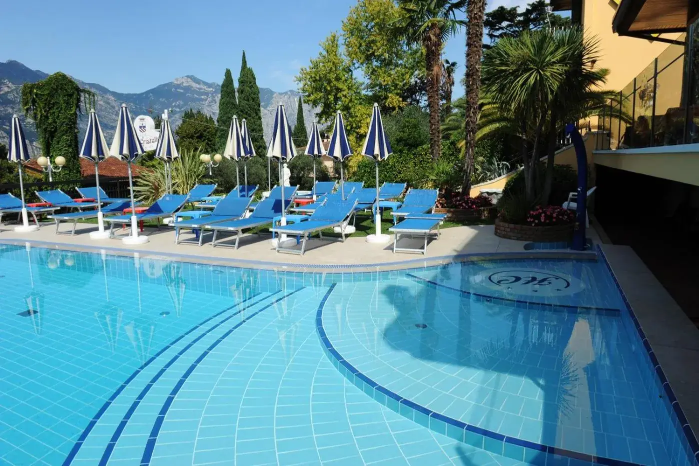 Garden, Swimming Pool in Hotel Cristallo