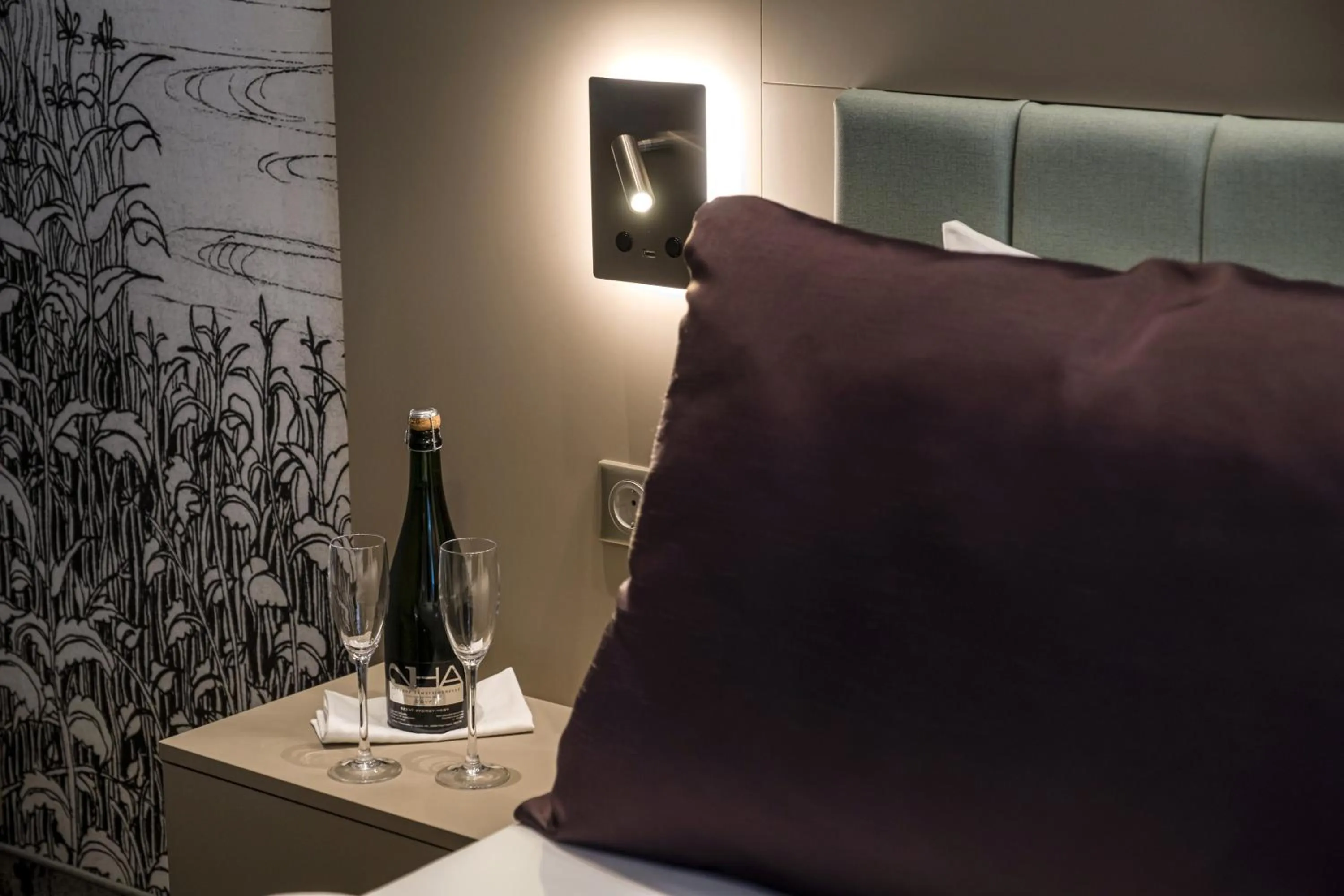 Drinks, Bed in Hotel Golden Lake Resort