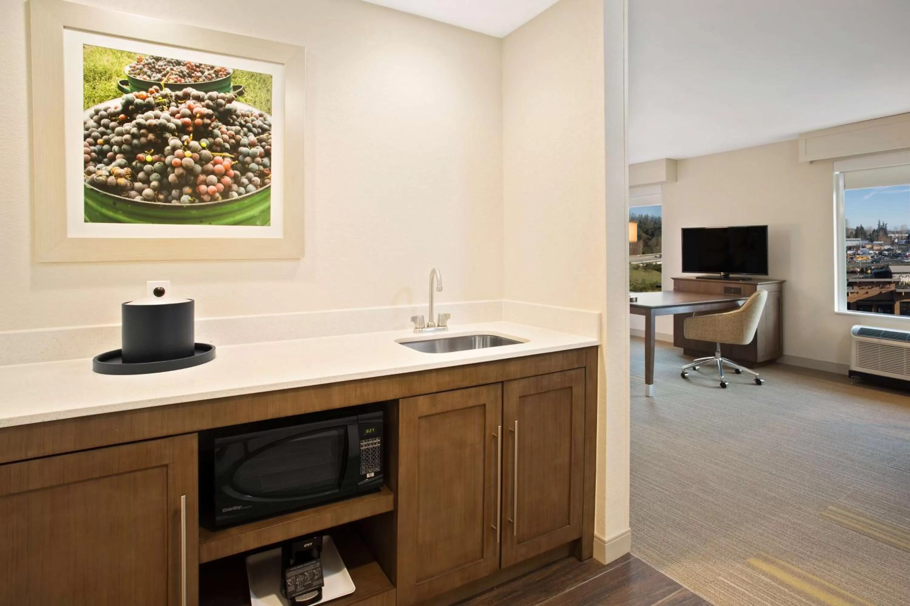 Kitchen or kitchenette in Hampton Inn & Suites- Seattle Woodinville Wa