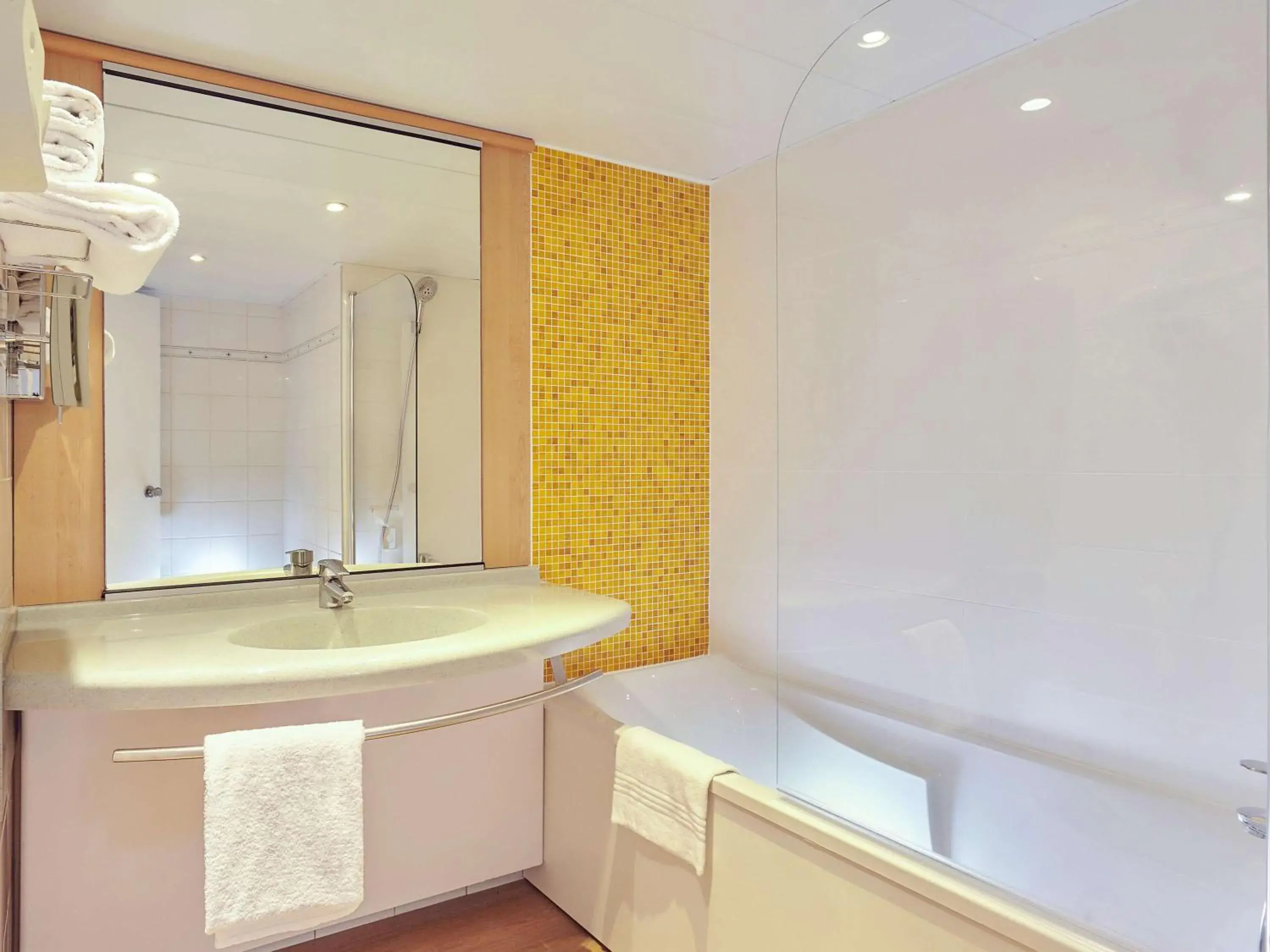 Photo of the whole room, Bathroom in Mercure Le Havre Centre Bassin Du Commerce