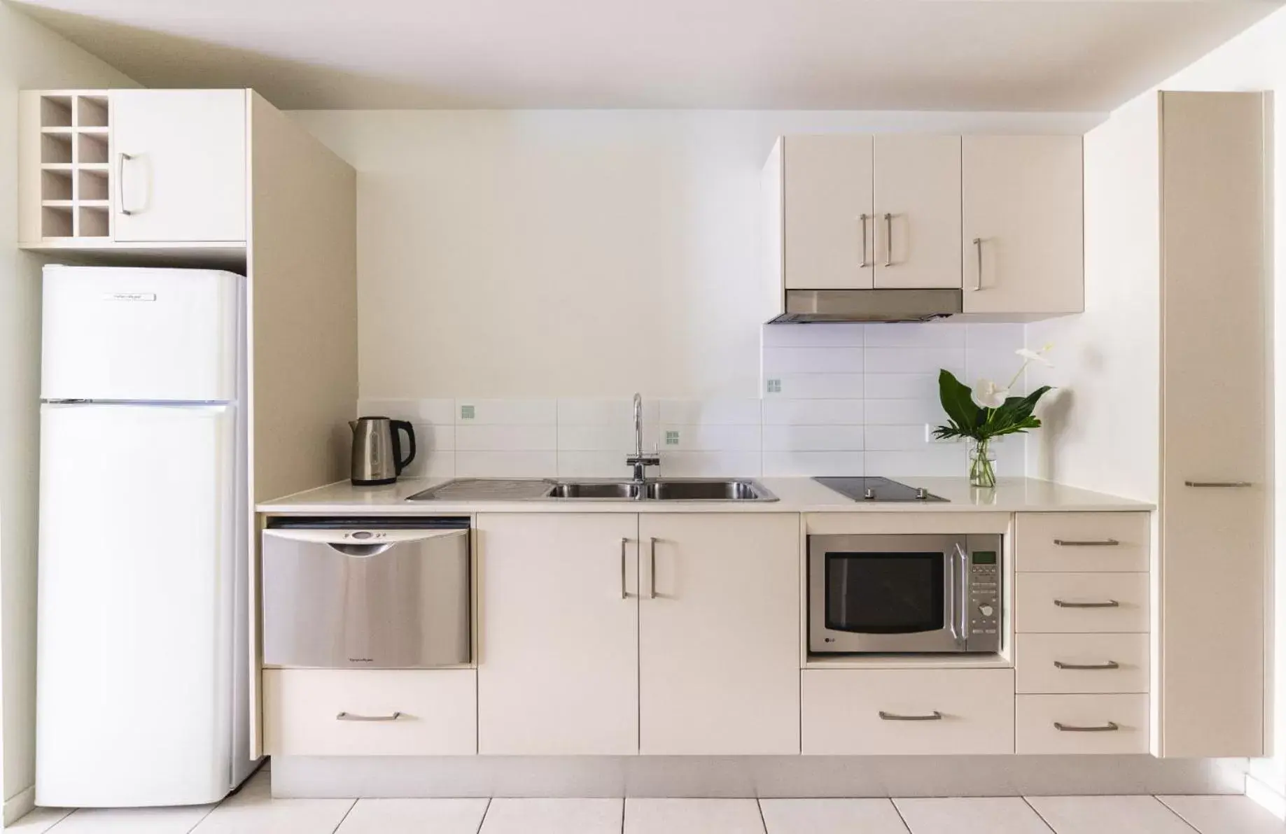 Kitchen or kitchenette, Kitchen/Kitchenette in Silkari Lagoons Port Douglas