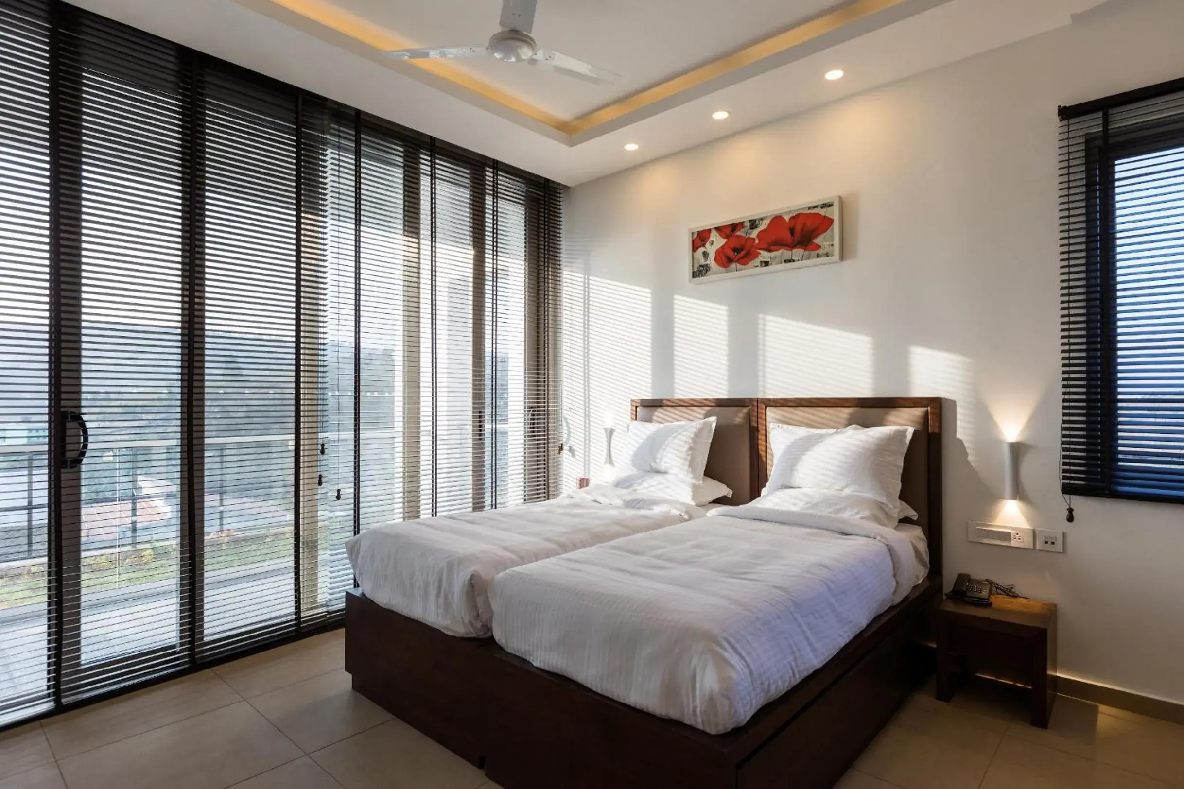 Photo of the whole room, Bed in Silver Mist Photo of the whole room, Bed in Silver Mist