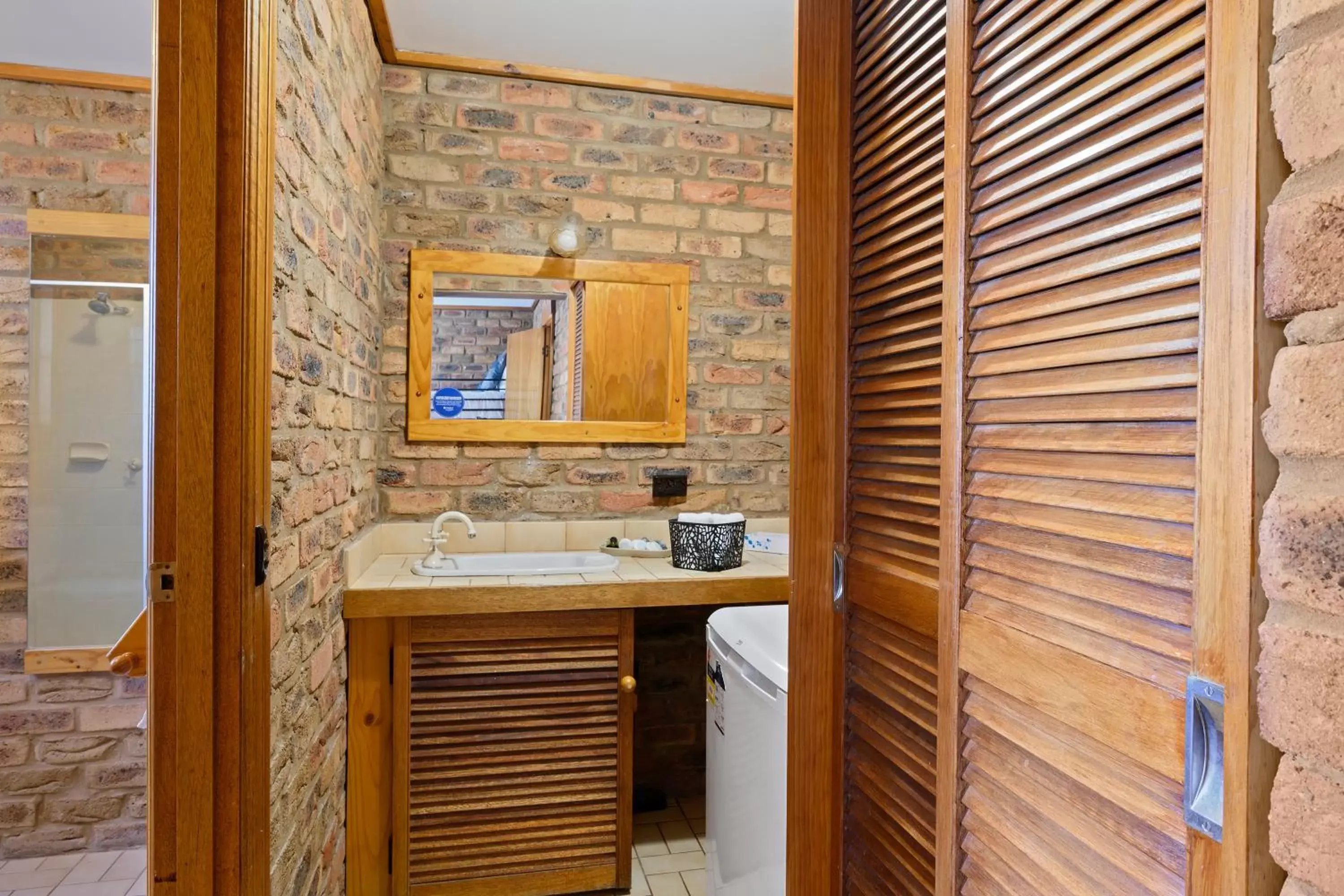Bathroom in The Settlement Historic Hotel