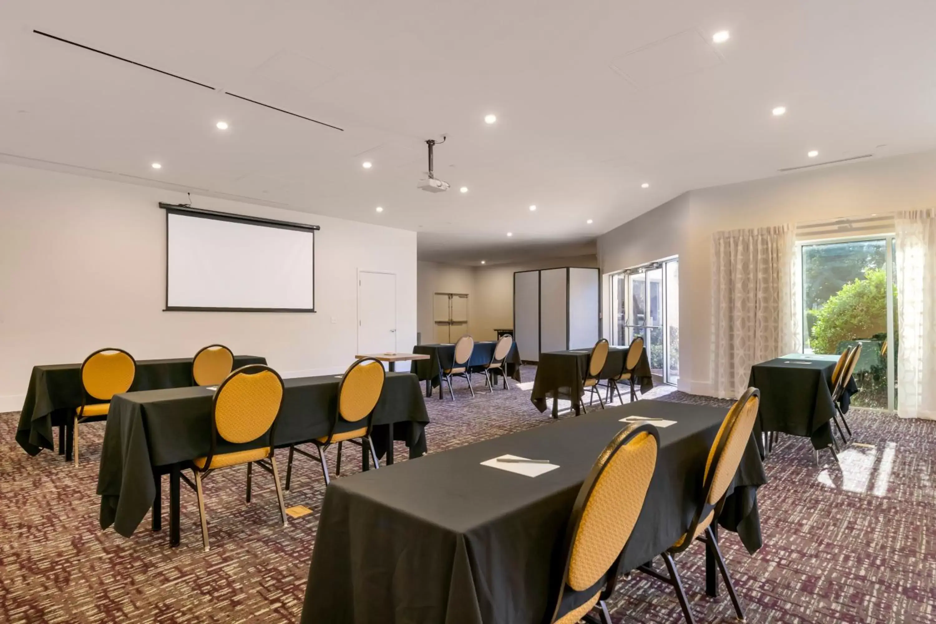 Meeting/conference room in Crowne Plaza Orlando - Lake Buena Vista, an IHG Hotel