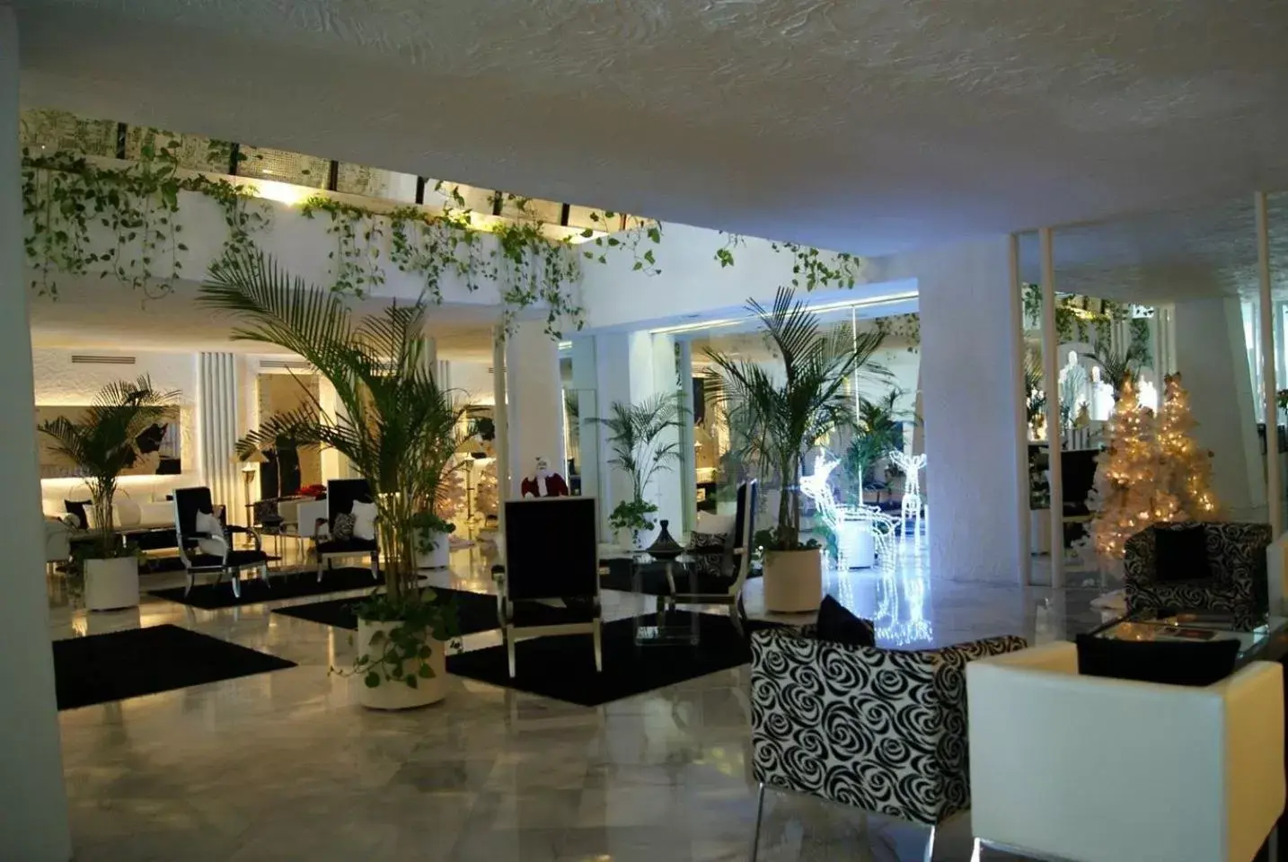 Lobby/Reception in Hotel Suites Albayzin Del Mar