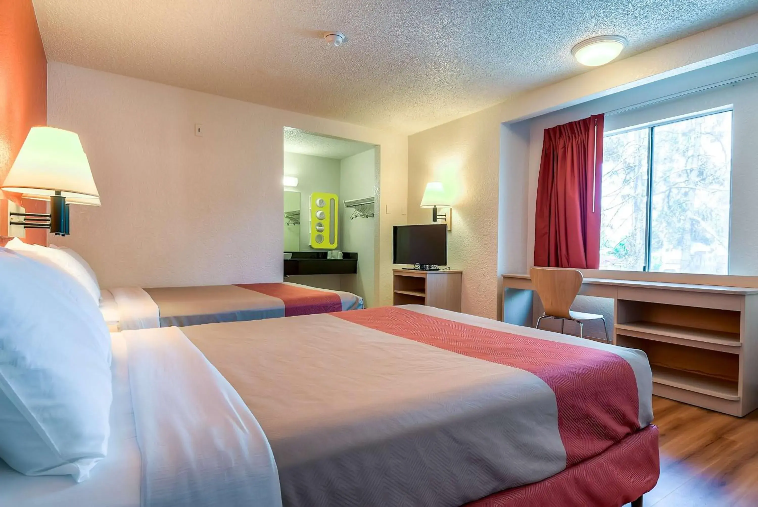 TV and multimedia, Bed in Motel 6-Rowland Heights, CA - Los Angeles - Pomona