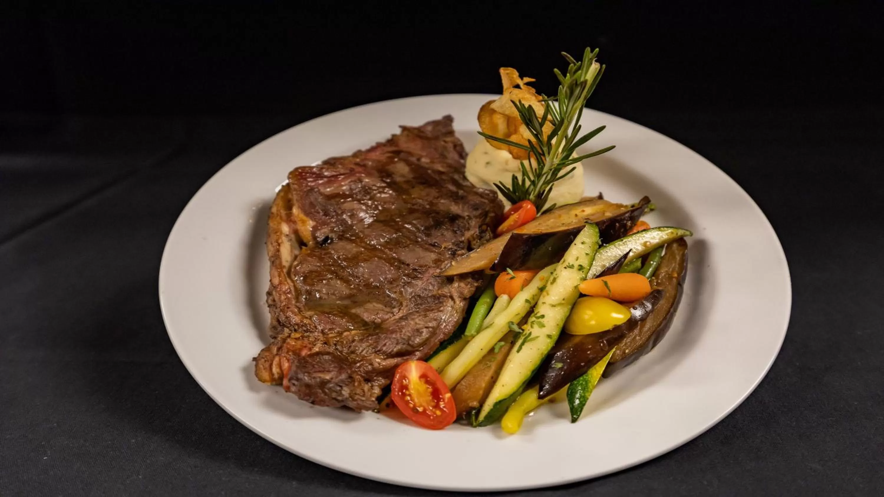 Meals in Holiday Inn & Suites Atlanta Perimeter Dunwoody, an IHG Hotel