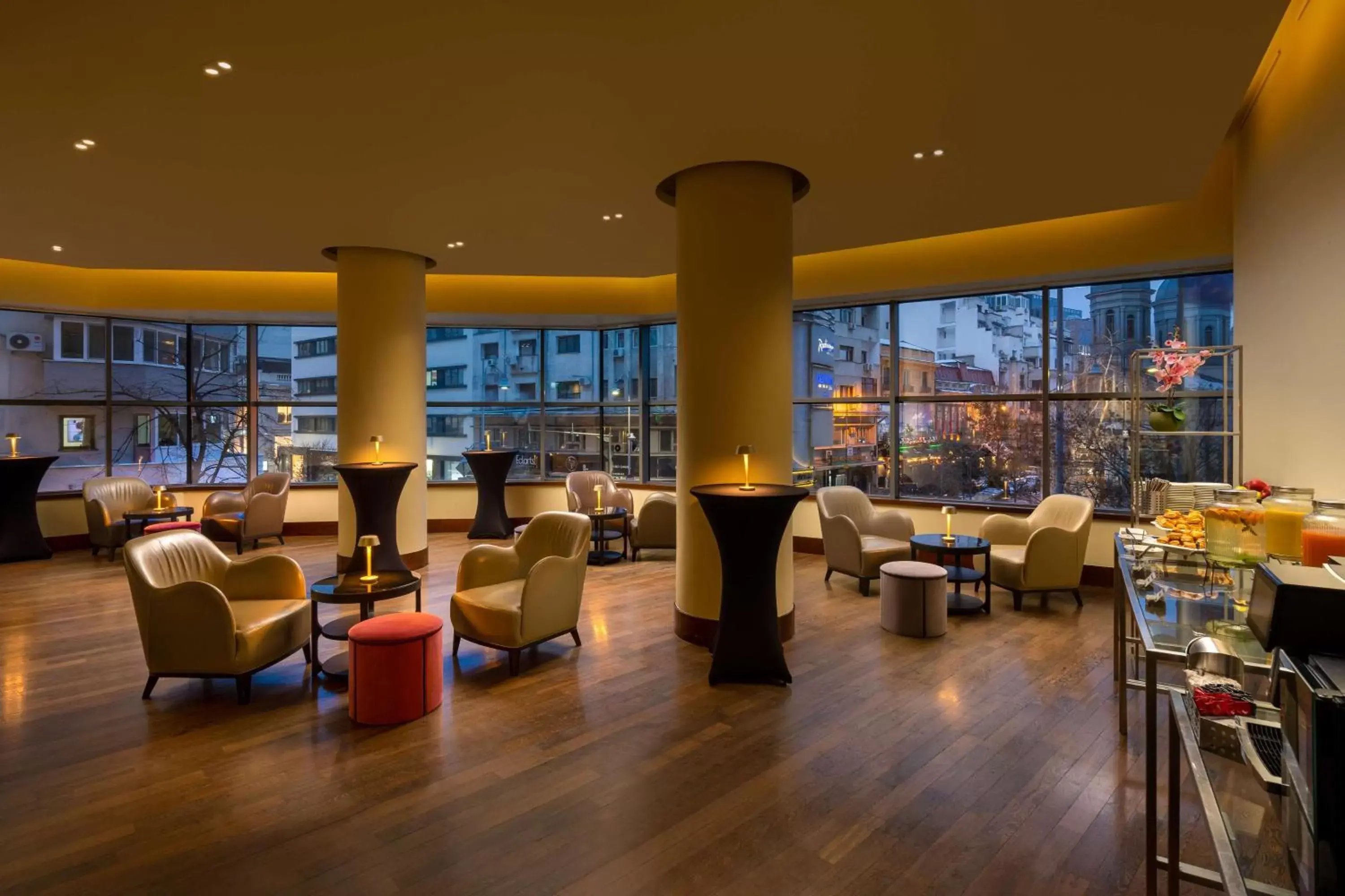 Meeting/conference room, Restaurant/Places to Eat in Radisson Blu Hotel Bucharest