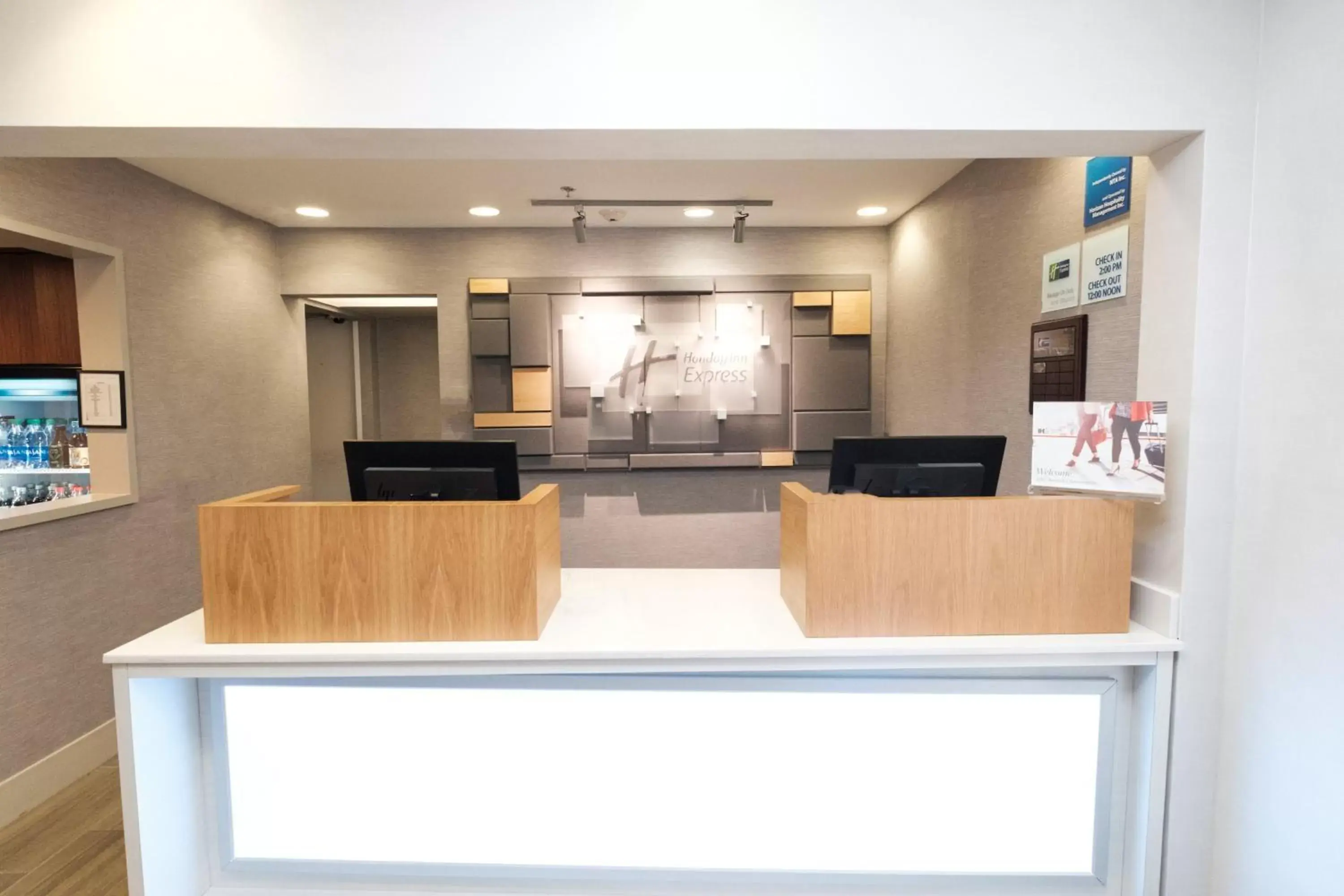 Property building in Holiday Inn Express Alpharetta - Roswell by IHG Property building in Holiday Inn Express Alpharetta - Roswell by IHG