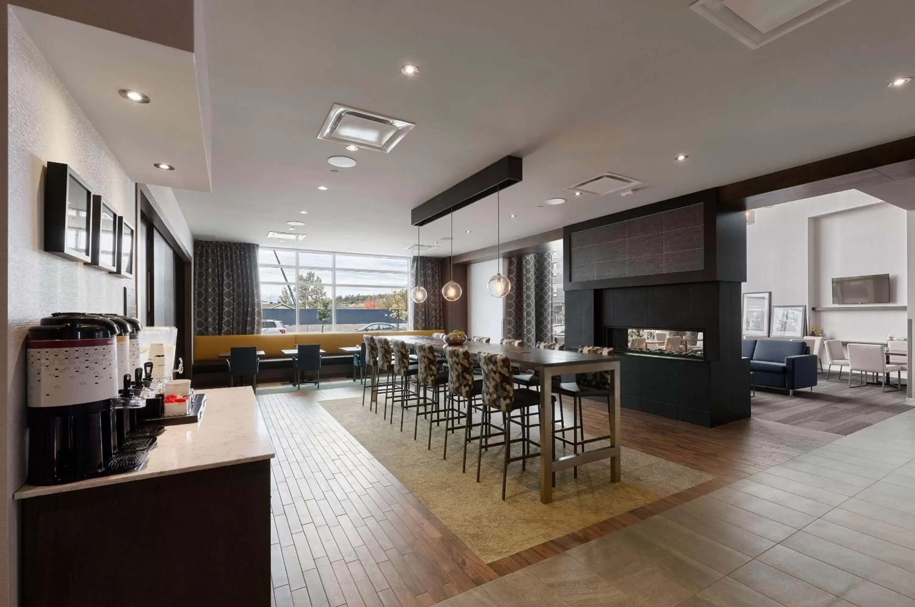 Dining area, Restaurant/Places to Eat in Hampton Inn & Suites By Hilton Quebec City /Saint-Romuald