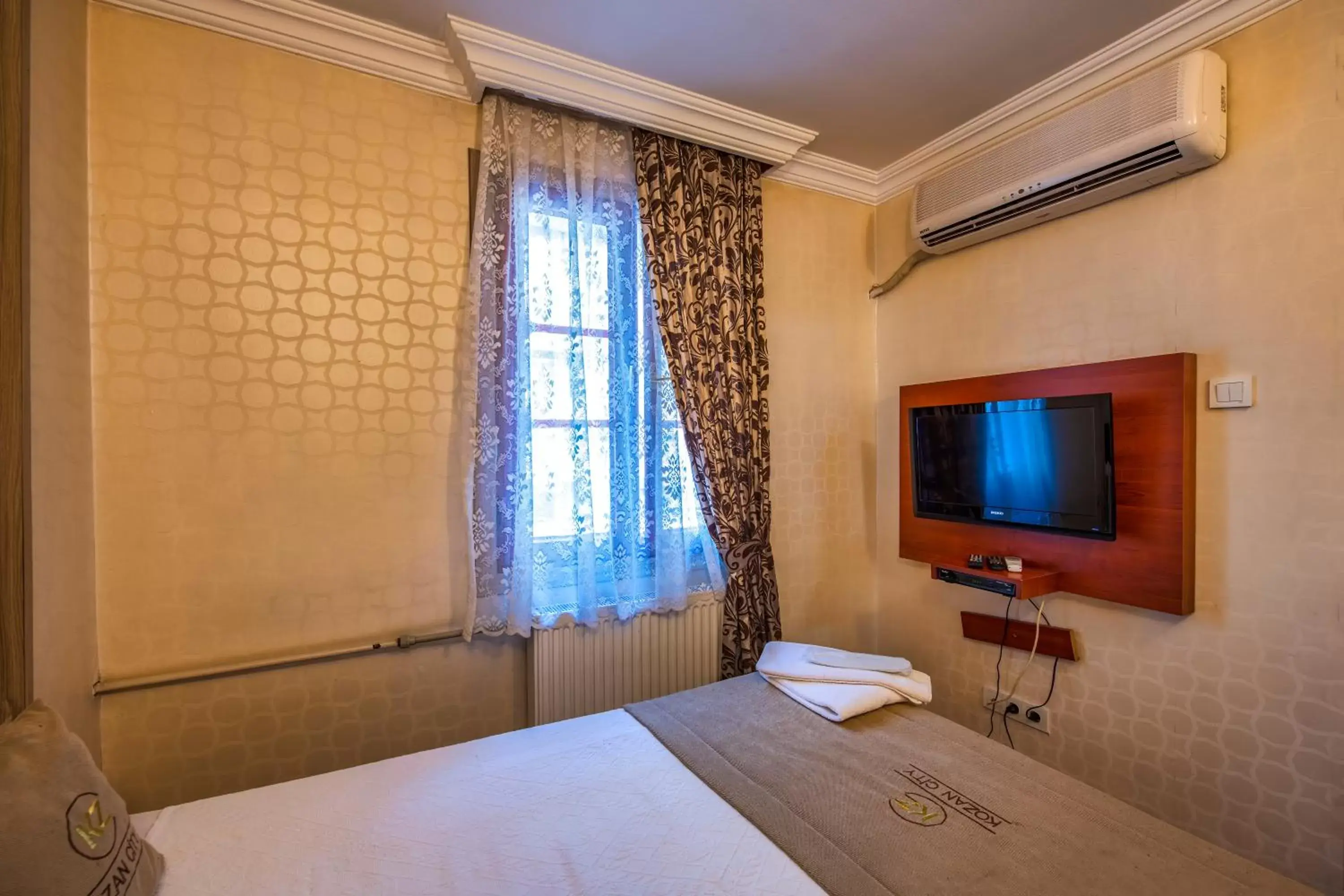 Day, Bed in Kozan City Hotel