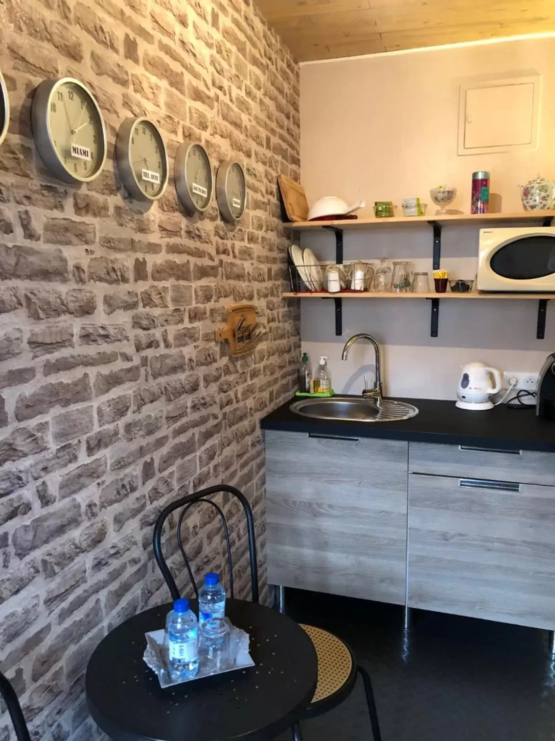 Coffee/tea facilities, Kitchen/Kitchenette in Une Chambre en Ville