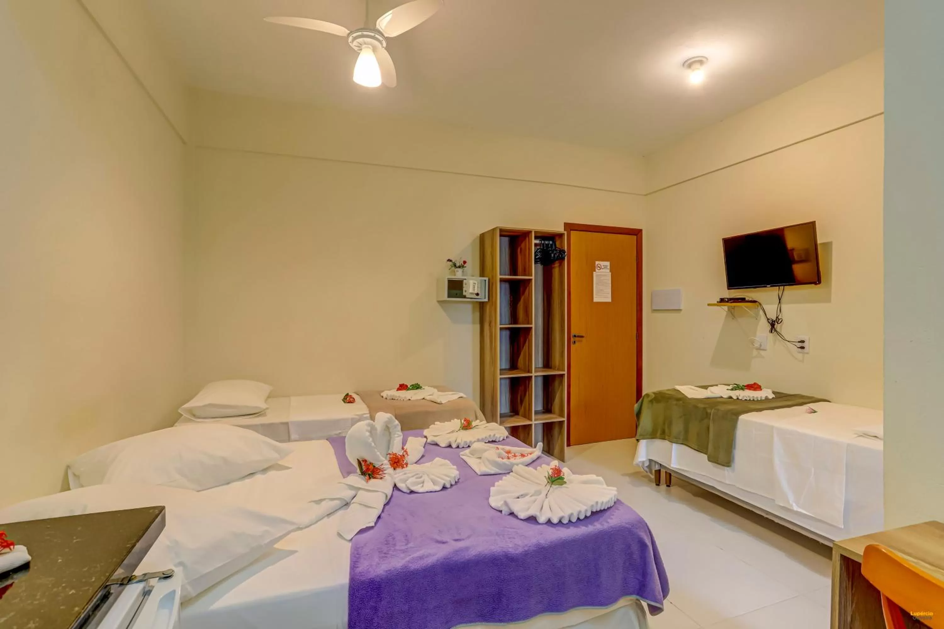 Photo of the whole room, Bed in i9 Quixaba Flat