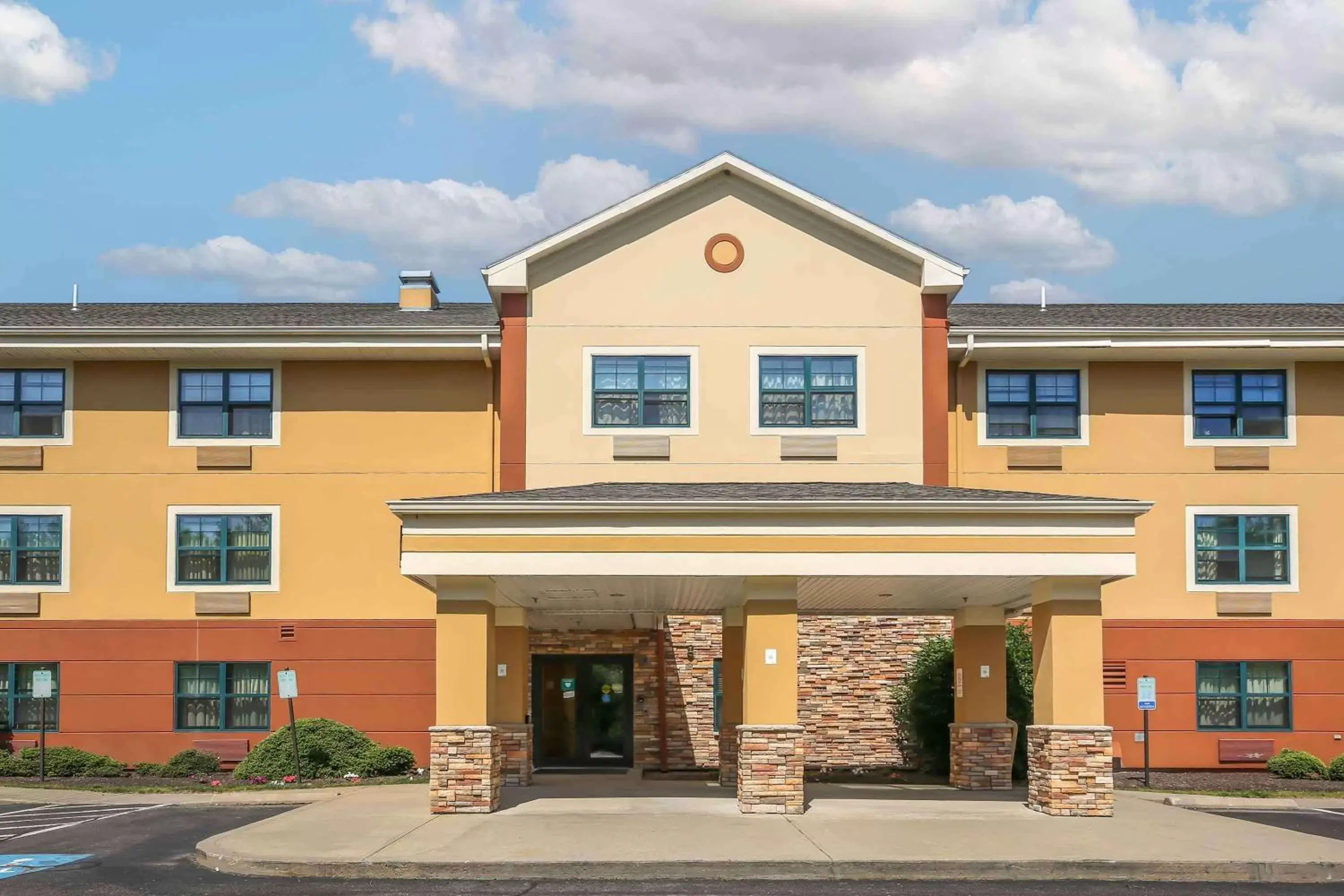 Property Building in Extended Stay America Suites - Foxboro - Norton