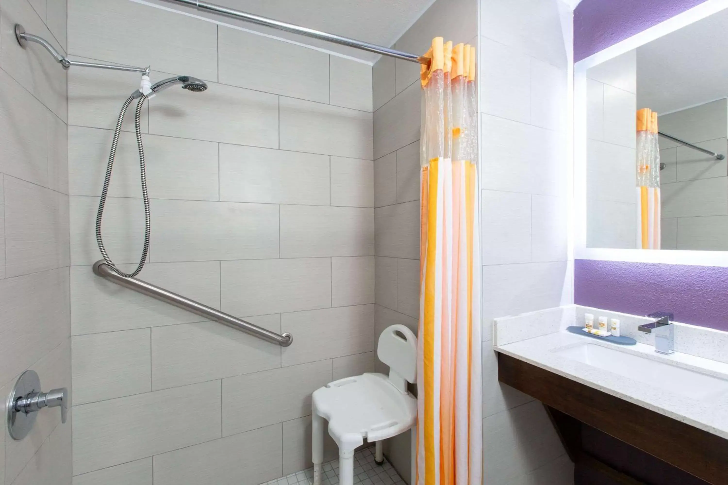 Shower, Bathroom in La Quinta by Wyndham Blue Springs
