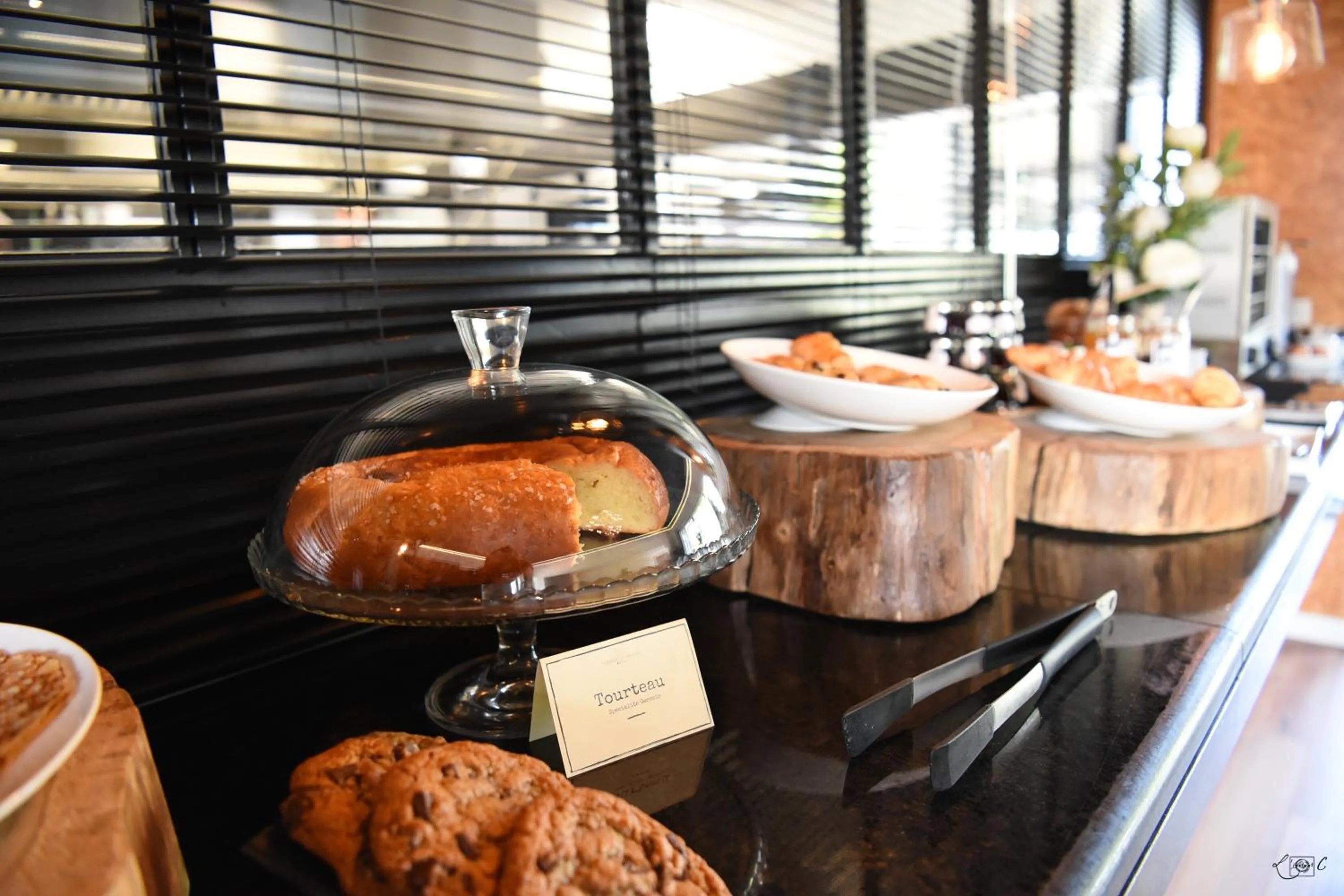 Buffet breakfast in Le Domaine de Baulieu, Singuliers Hotels