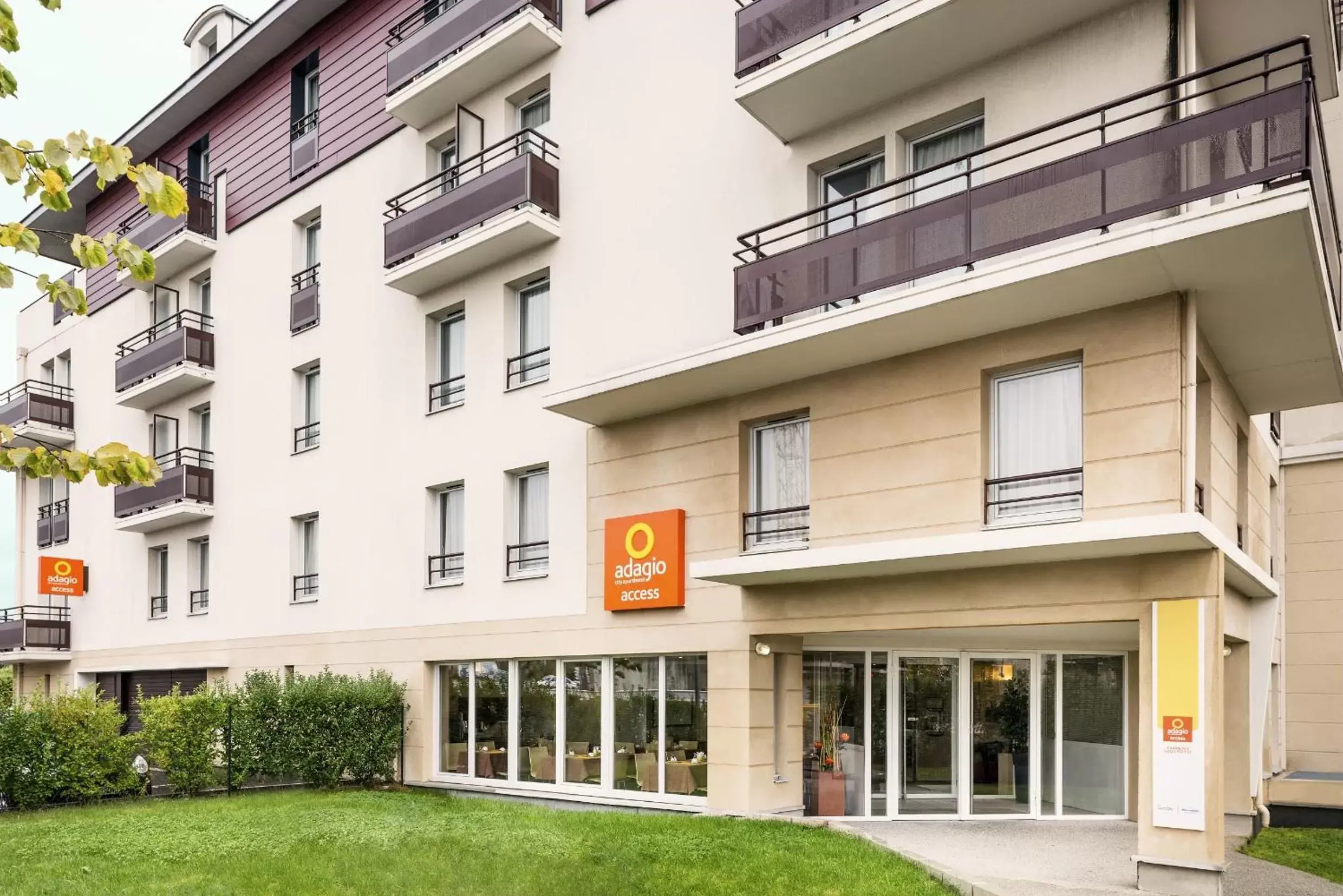 Facade/entrance, Property Building in Aparthotel Adagio Access Carrières Sous Poissy