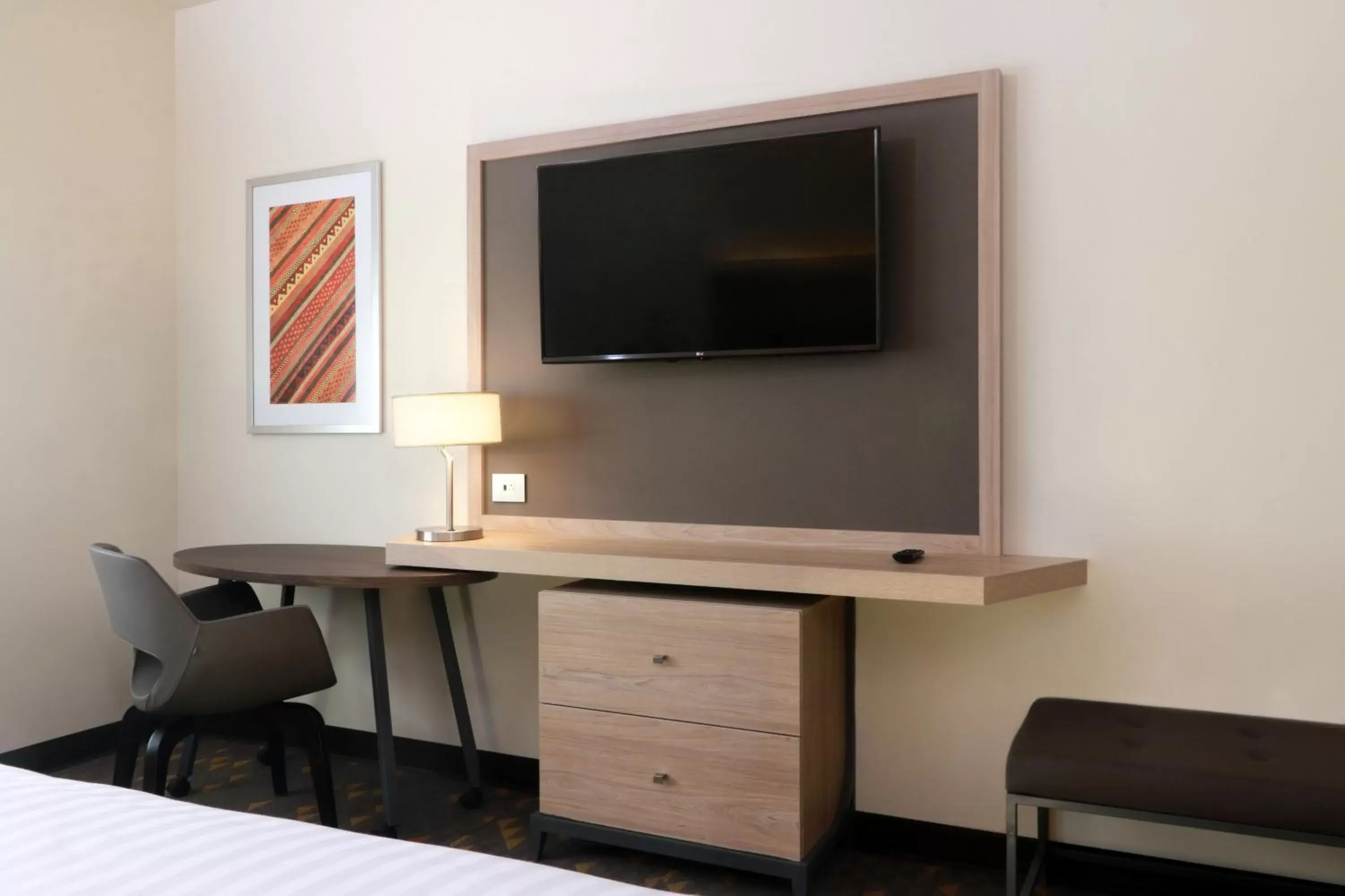 Photo of the whole room, TV/Entertainment Center in Holiday Inn - Ciudad Juarez, an IHG Hotel