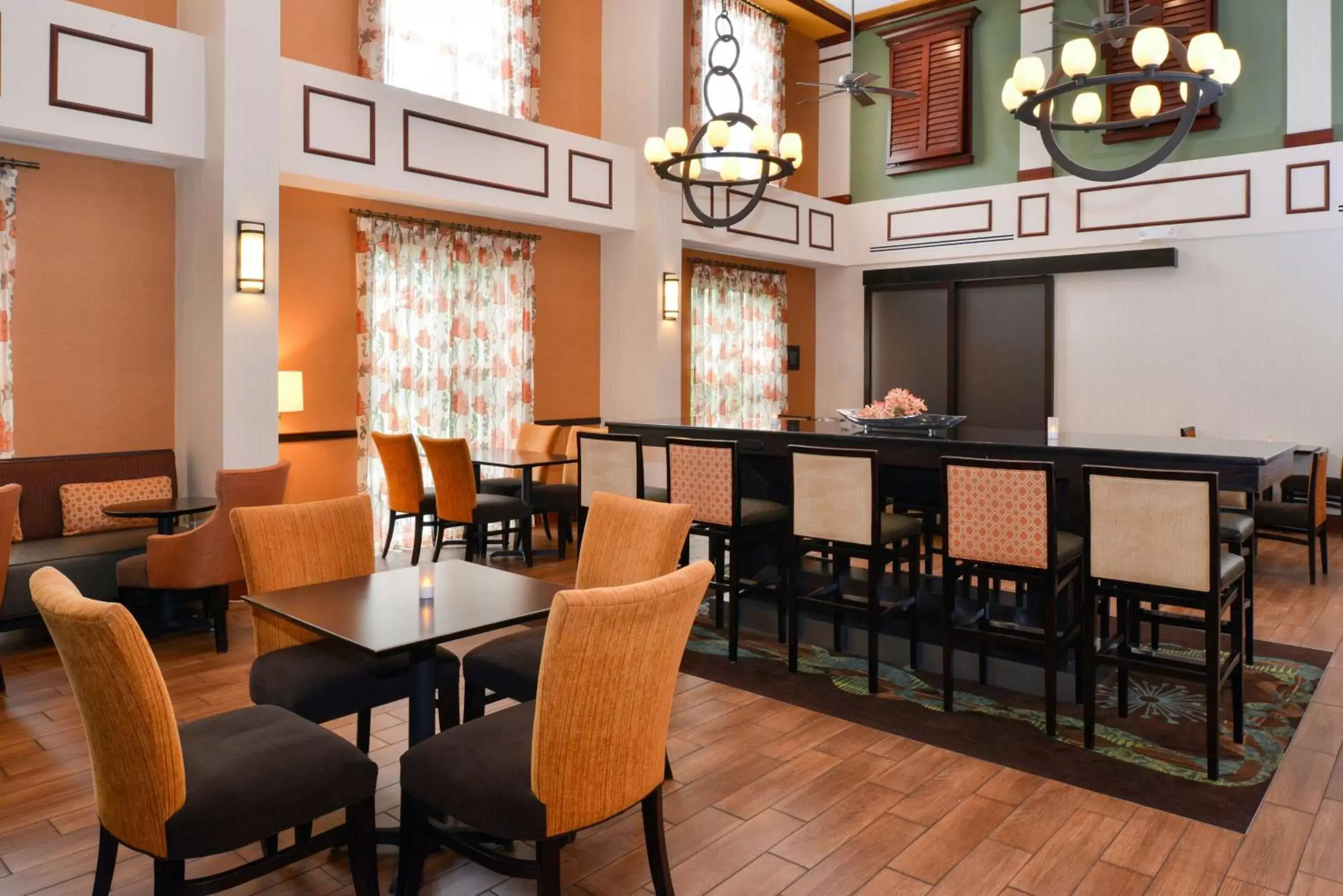 Lobby or reception, Lounge/Bar in Hampton Inn & Suites by Hilton Plymouth