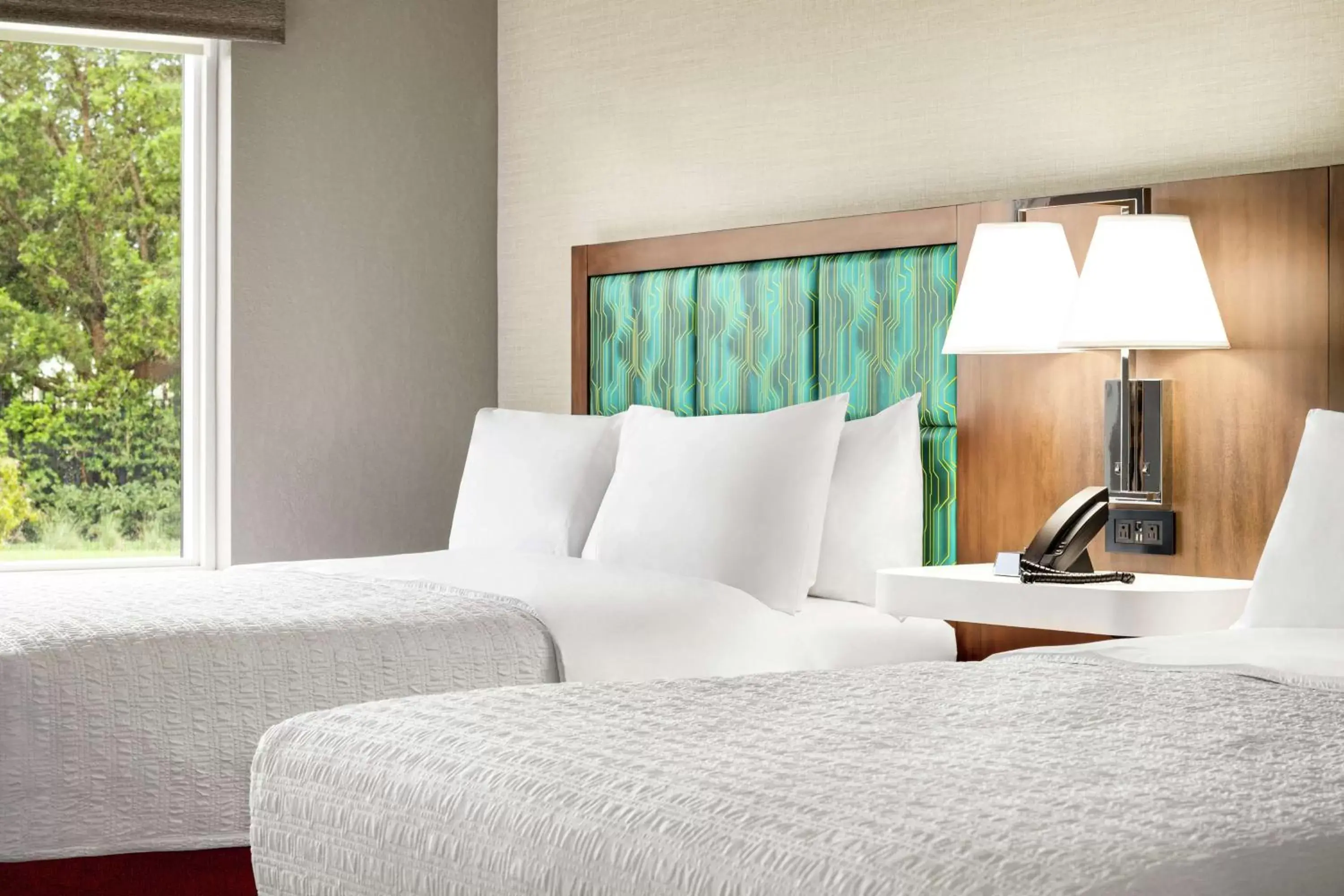 Bed in Hampton Inn & Suites Miami, Kendall, Executive Airport