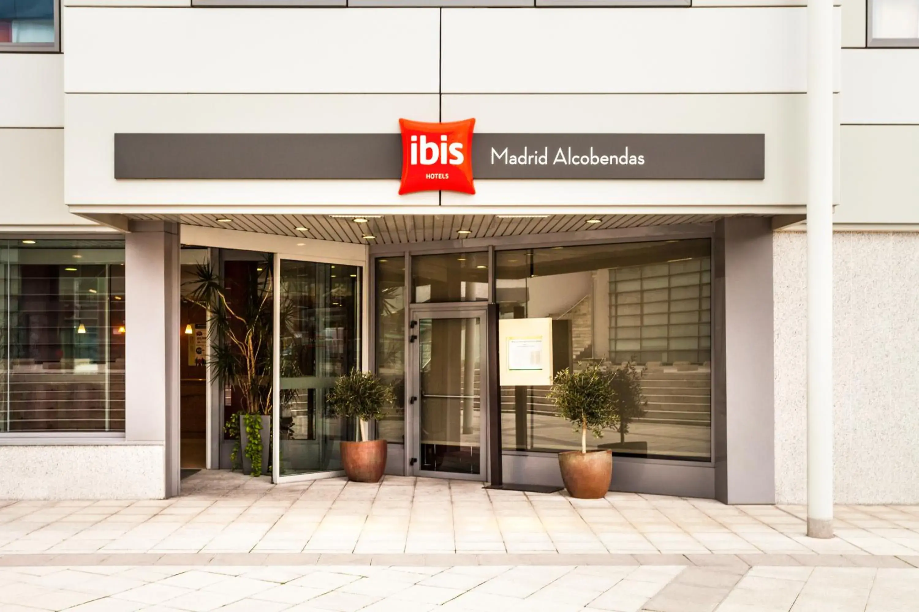 Facade/entrance in Ibis Madrid Alcobendas