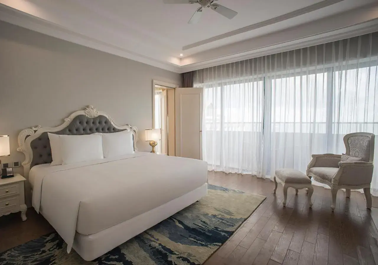 Bedroom, Bed in Radisson Blu Resort Phu Quoc