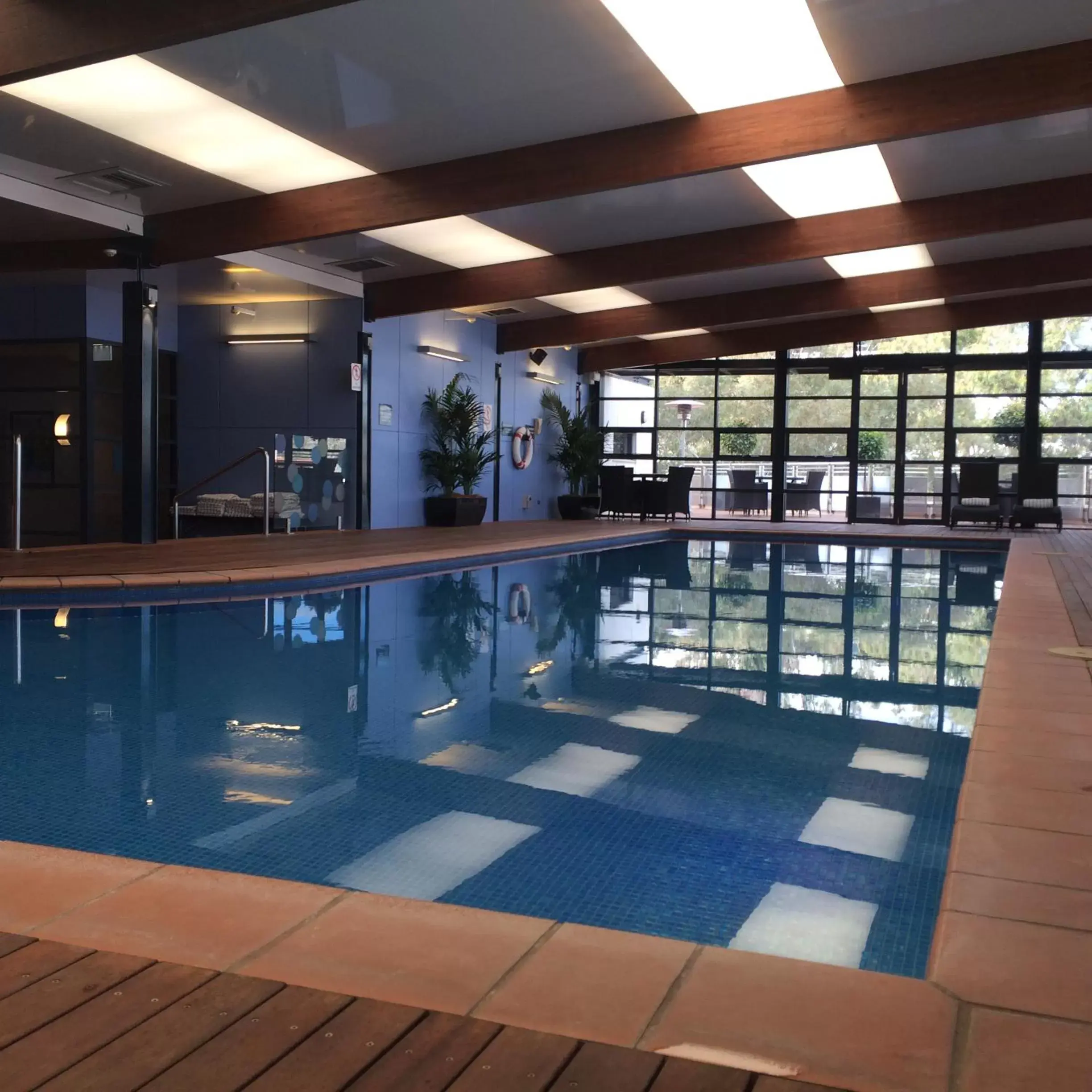 Swimming Pool in Novotel Canberra