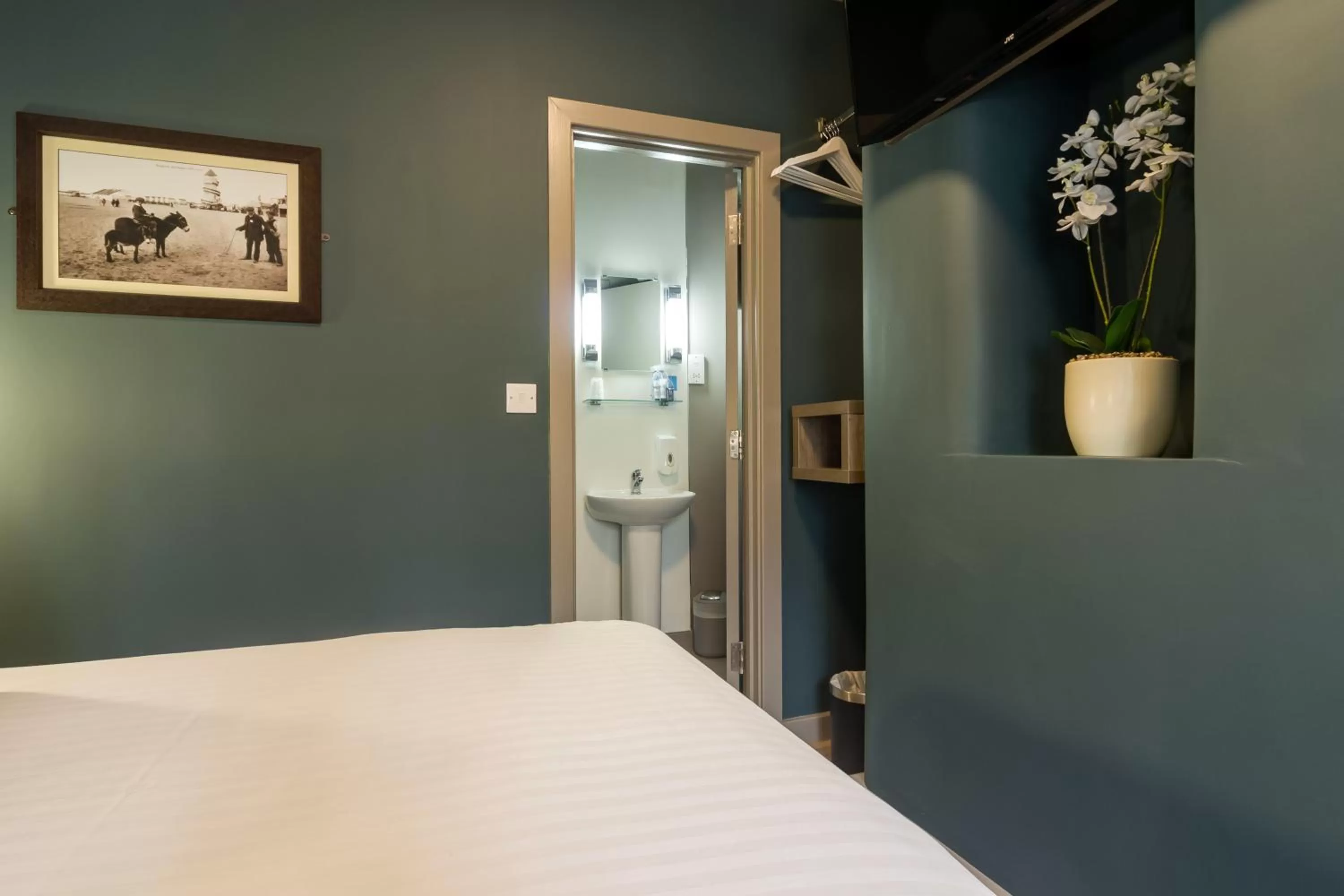 Bedroom, Bed in Hotel No 8