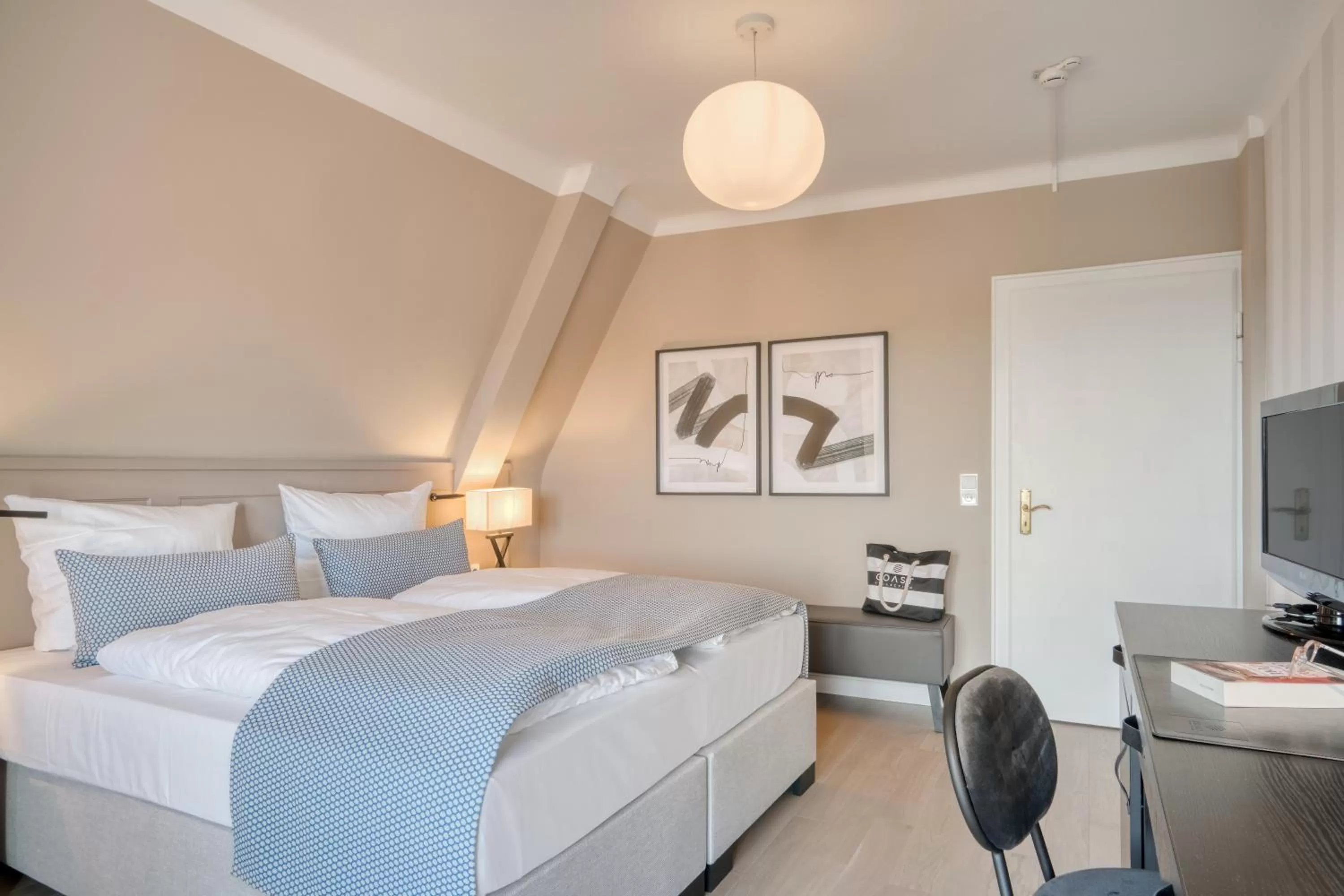 Photo of the whole room, Bed in Hotel Eisenhut