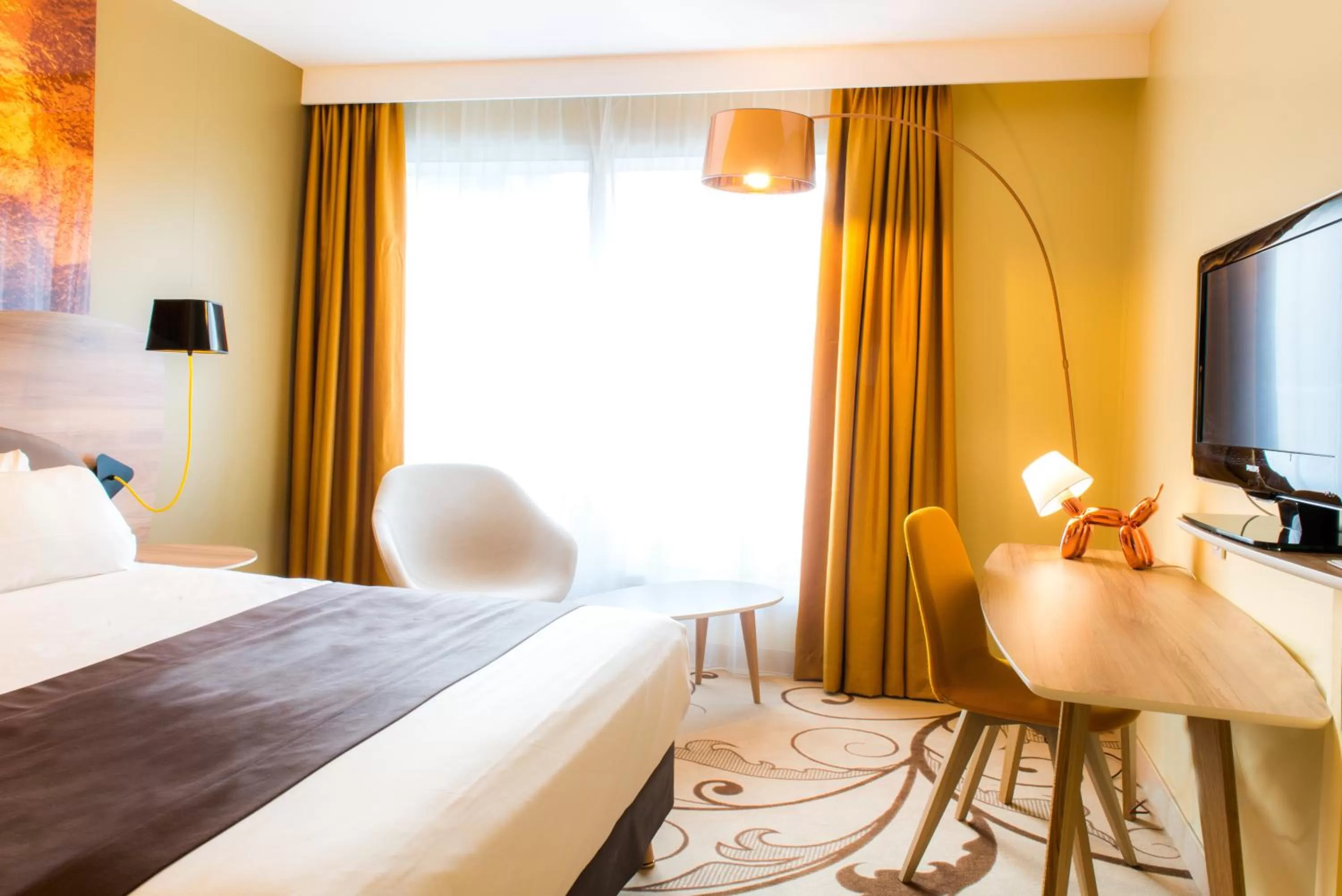 Photo of the whole room, Bed in Holiday Inn Reims Centre by IHG