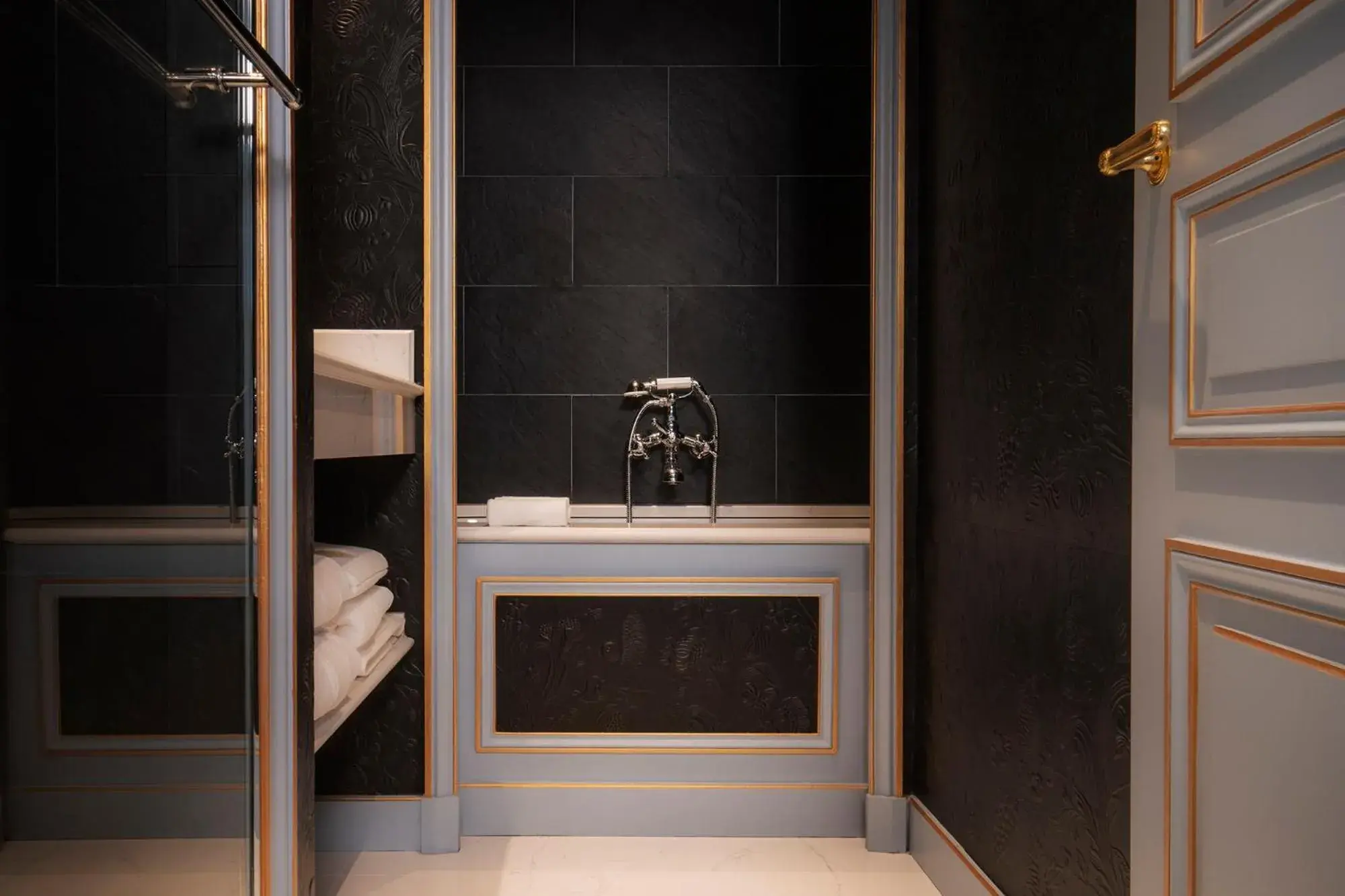 Bathroom in Maison Proust, Hotel & Spa La Mer
