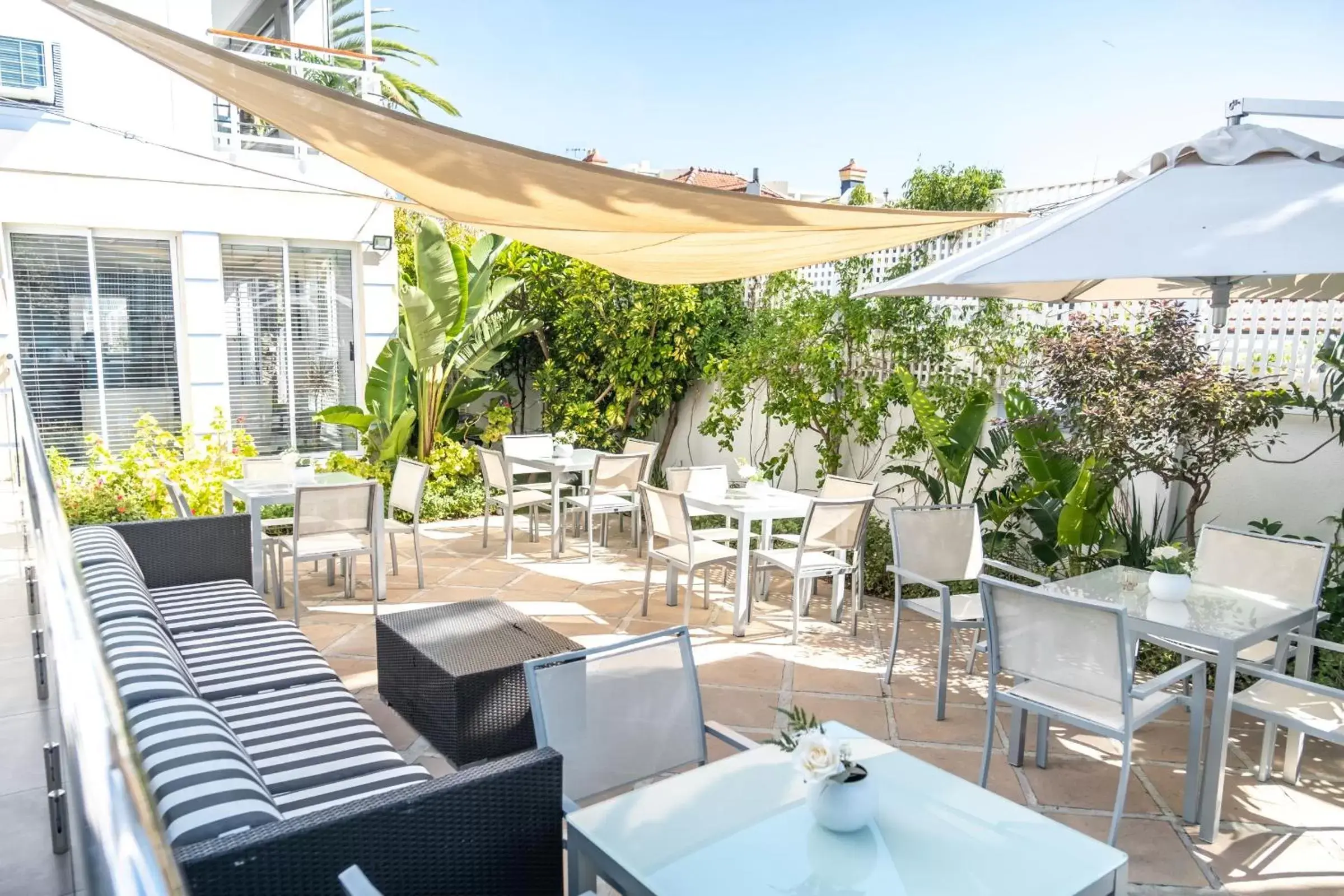 Balcony/Terrace, Restaurant/Places to Eat in The Bantry Bay Aparthotel by Totalstay