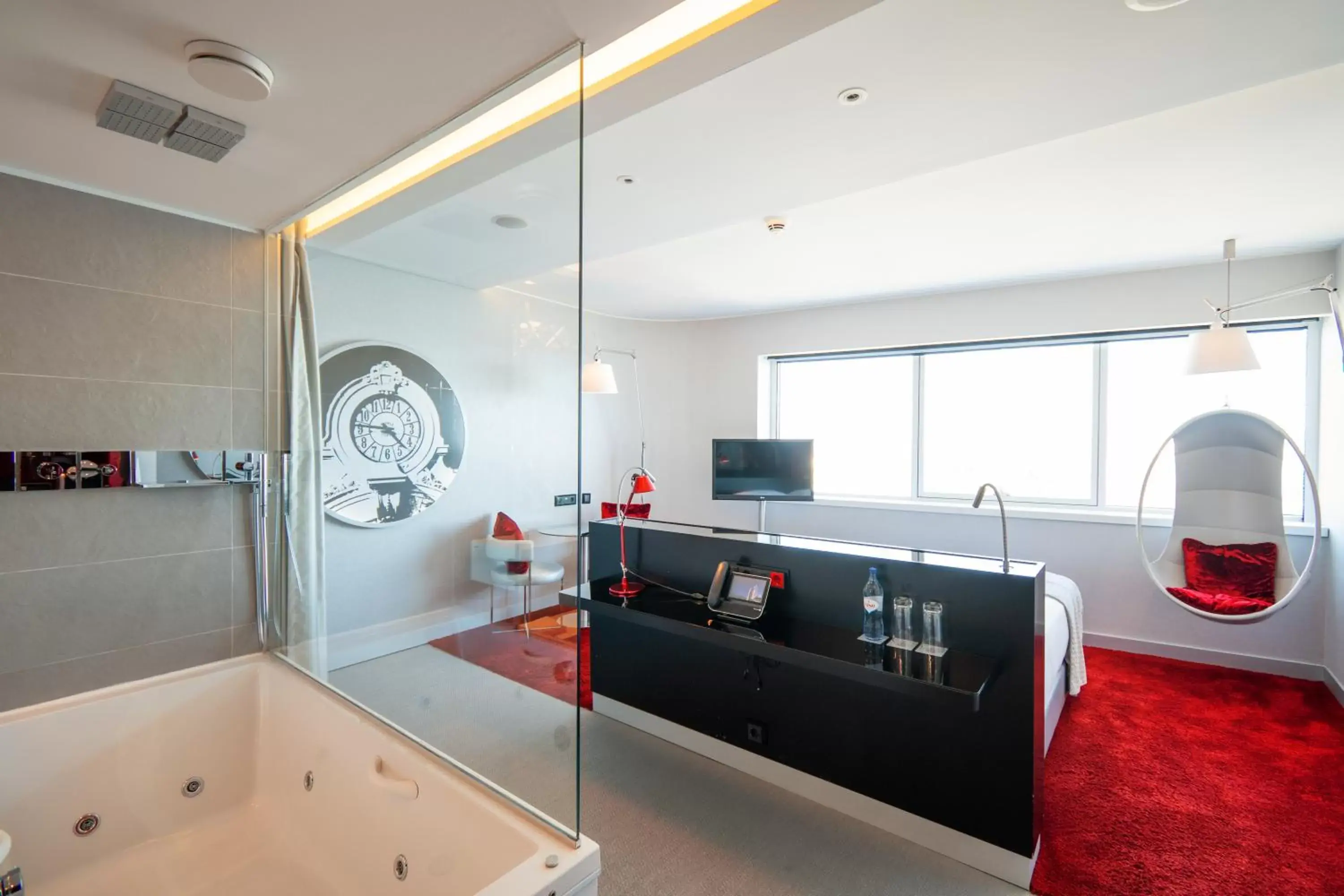Bathroom, Kitchen/Kitchenette in MYRIAD by SANA Hotels