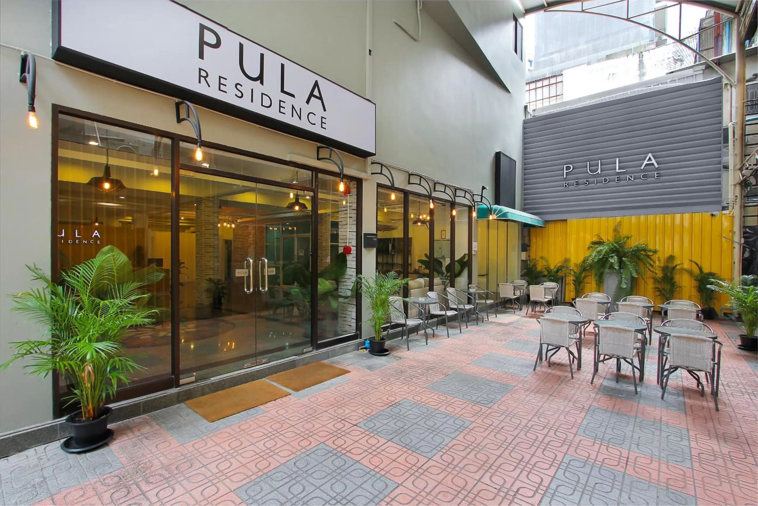 Facade/entrance in Pula Silom