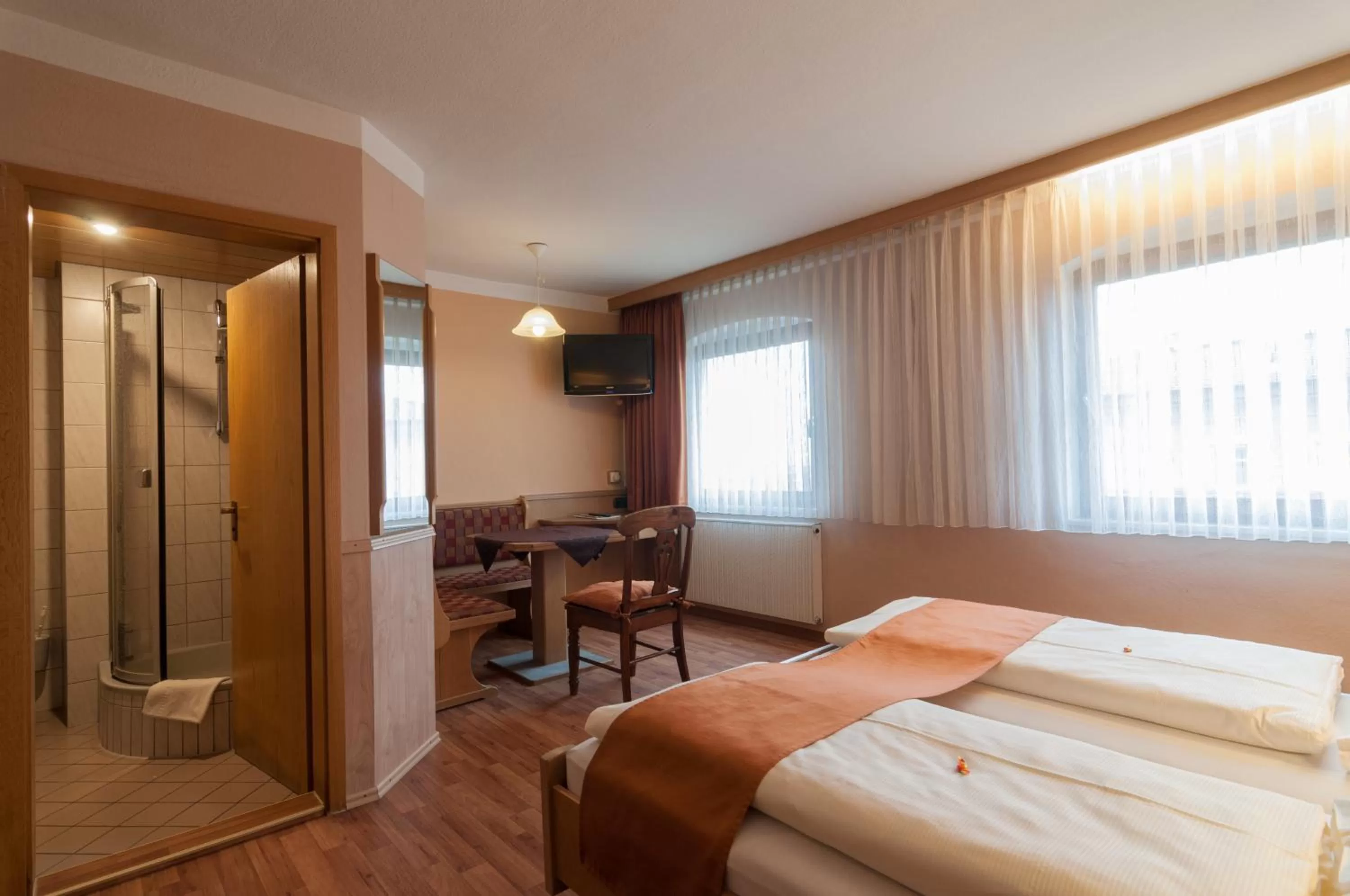 Photo of the whole room, Bed in Hotel Rothenburger Hof