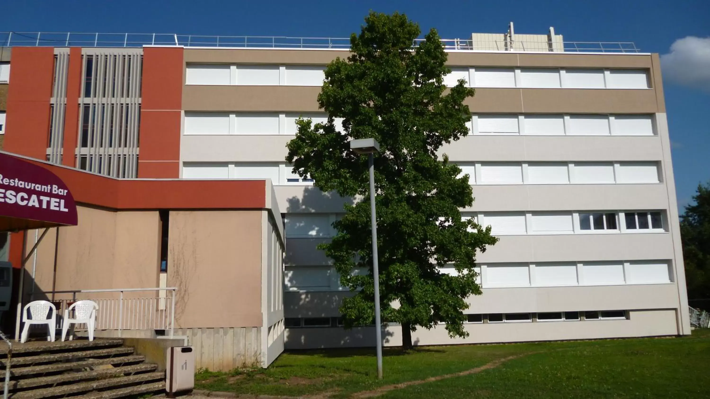 Facade/entrance, Property Building in Hôtel Escatel