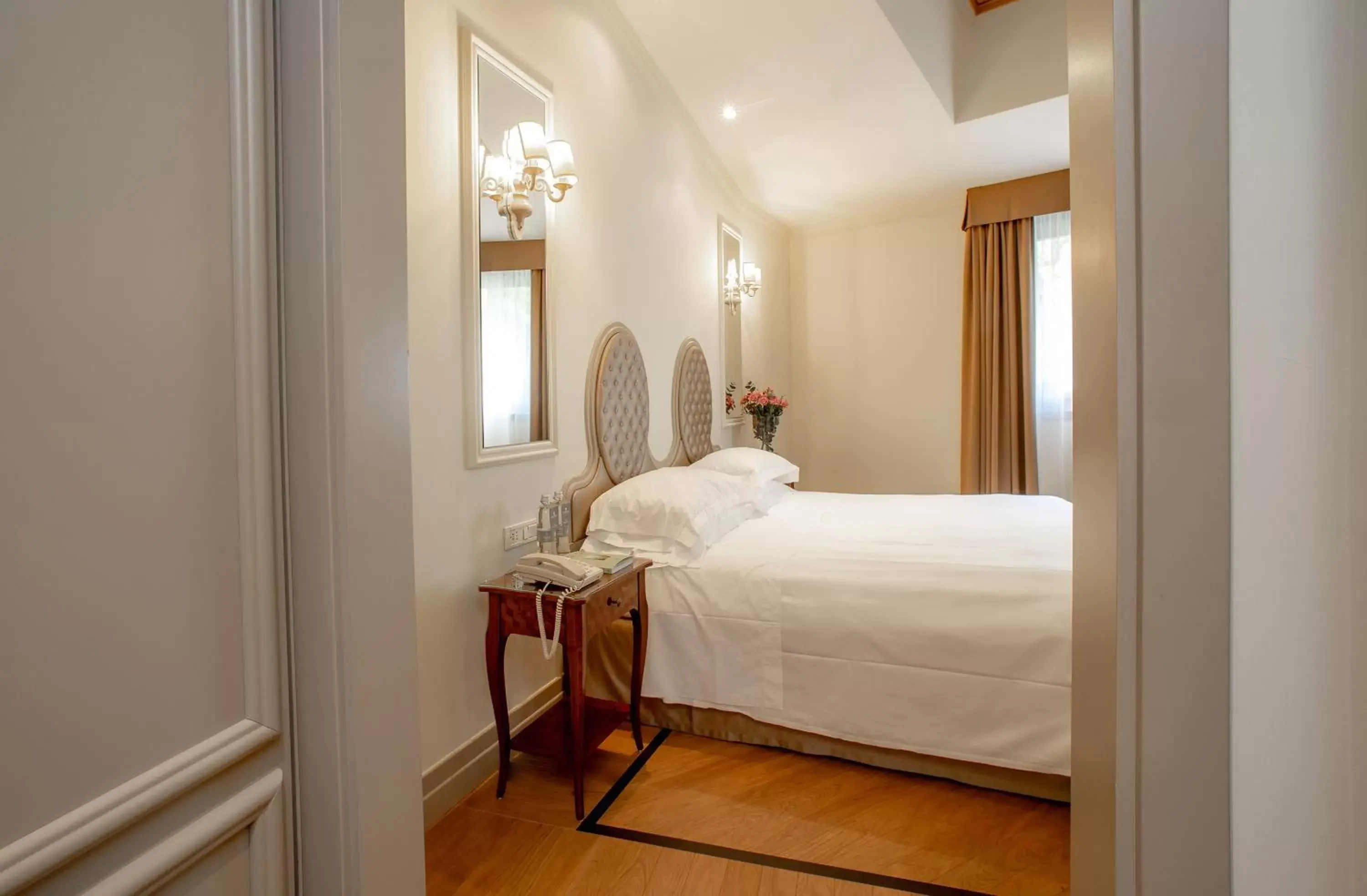 Bedroom, Bed in Hotel Villa Flori