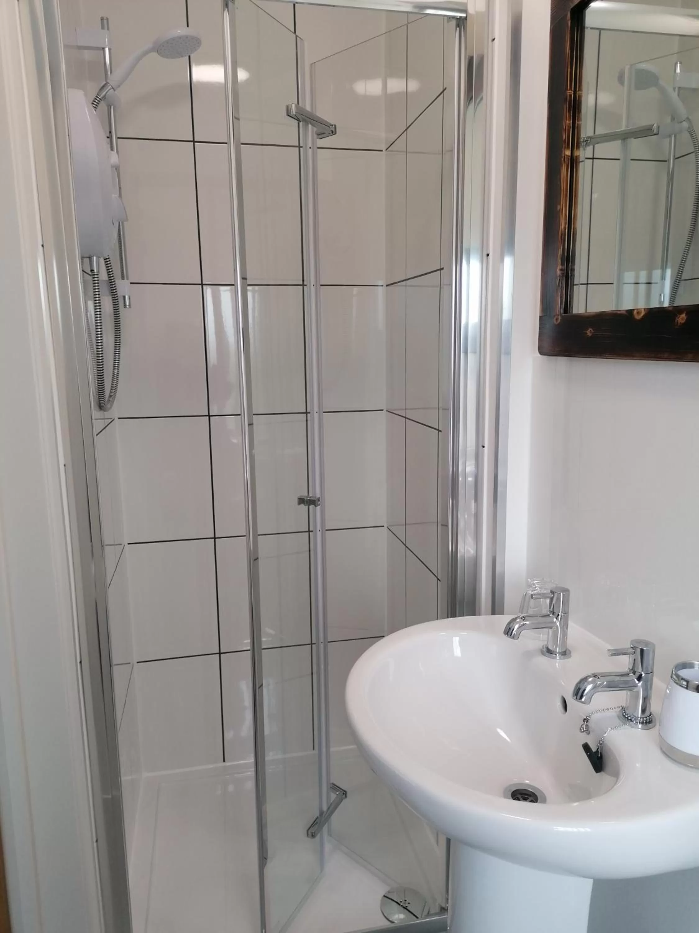 Shower in Pensalda Guest House