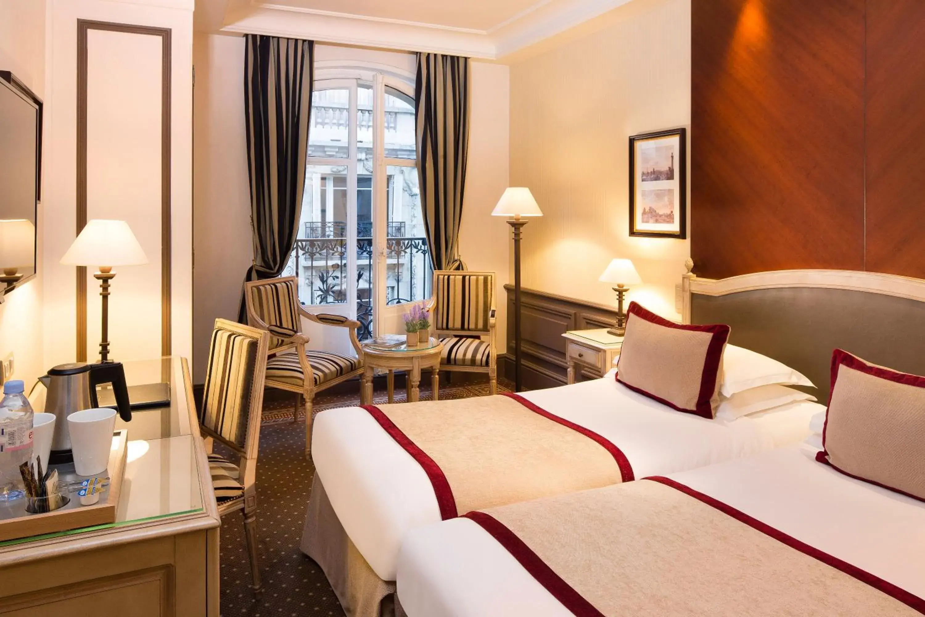 Photo of the whole room, Bed in Best Western Premier Trocadero La Tour Hotel