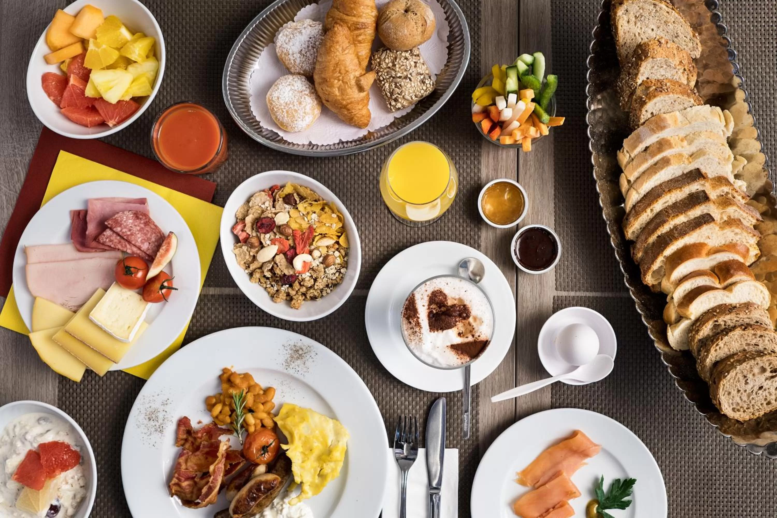 Food and drinks in City Hotel Biel Bienne Free Parking