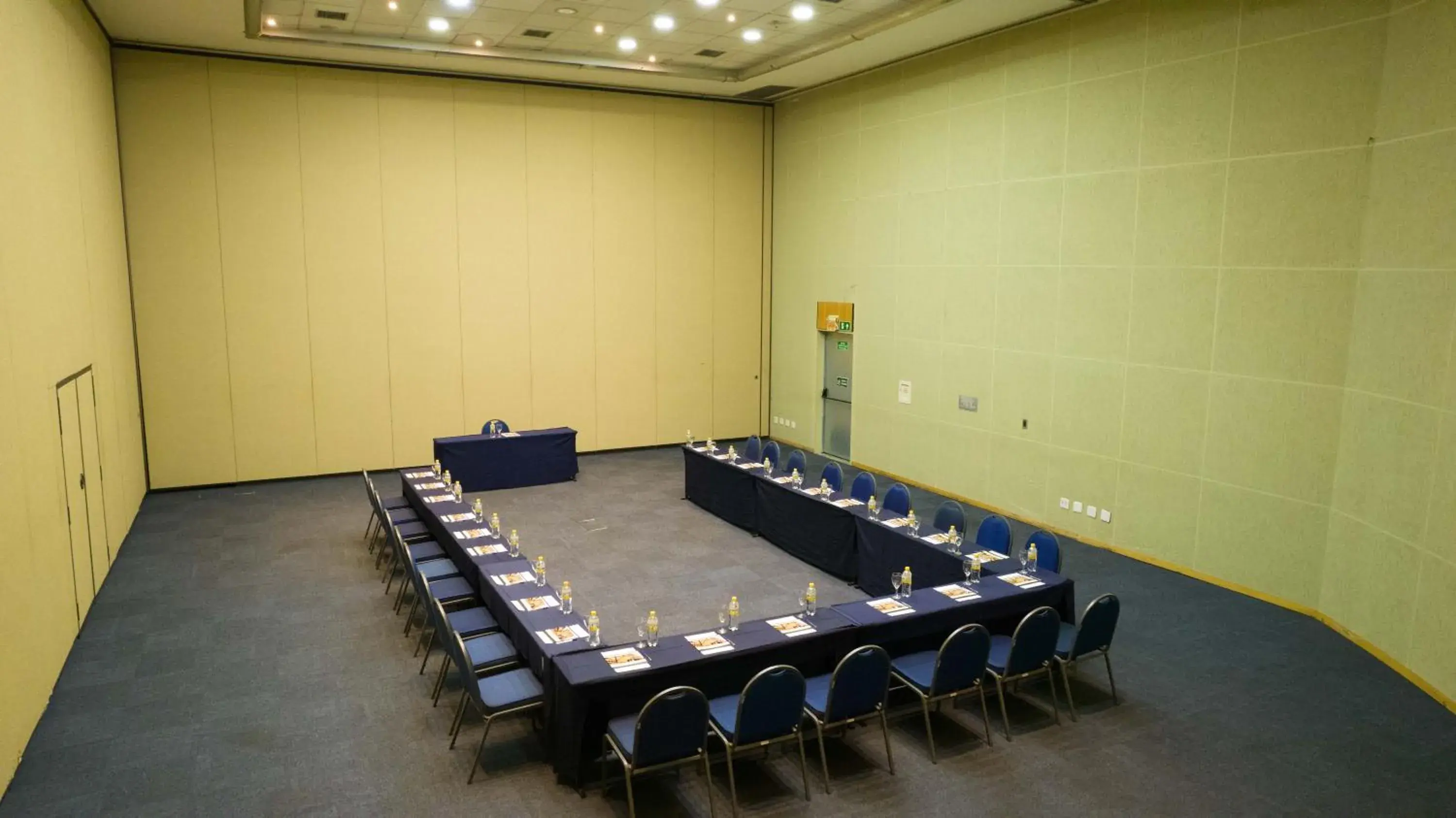 Meeting/conference room in Golden Park Internacional Foz & Convenções