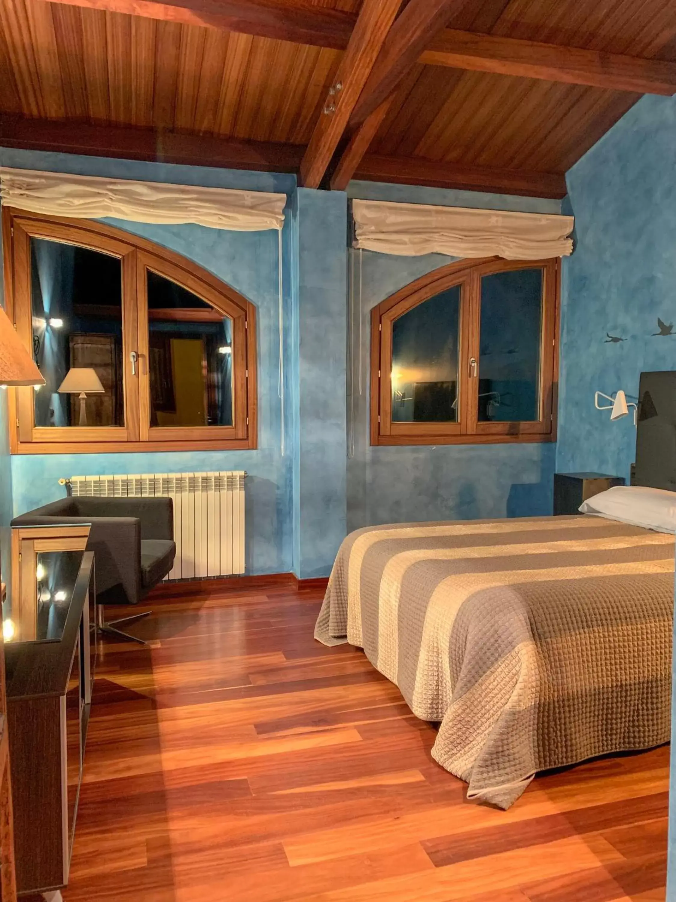 Photo of the whole room, Bed in Serrat del Vent - Adults only