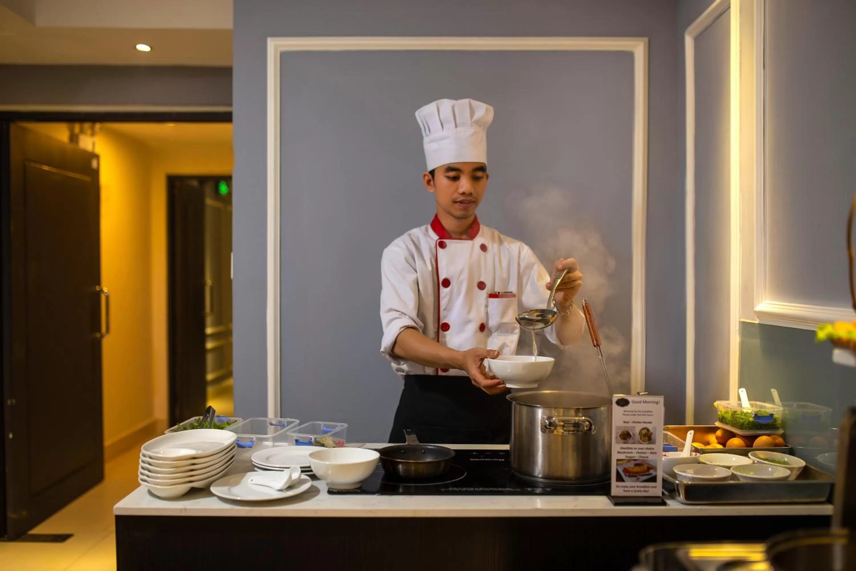 Restaurant/places to eat in 22land Residence Hotel 71 Hang Bong Premium